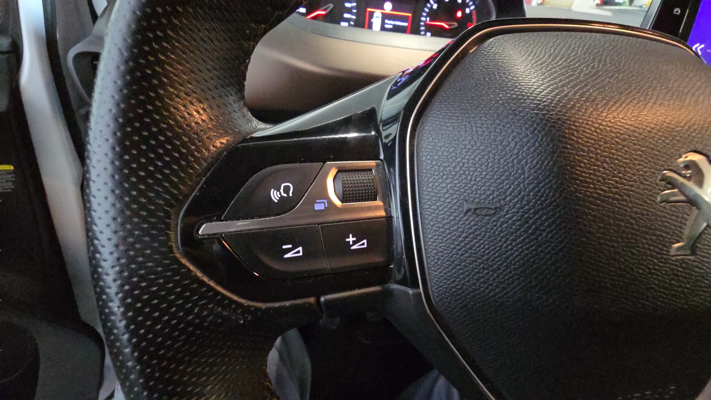 Peugeot Rifter Allure BlueHDi 100 - foto 12