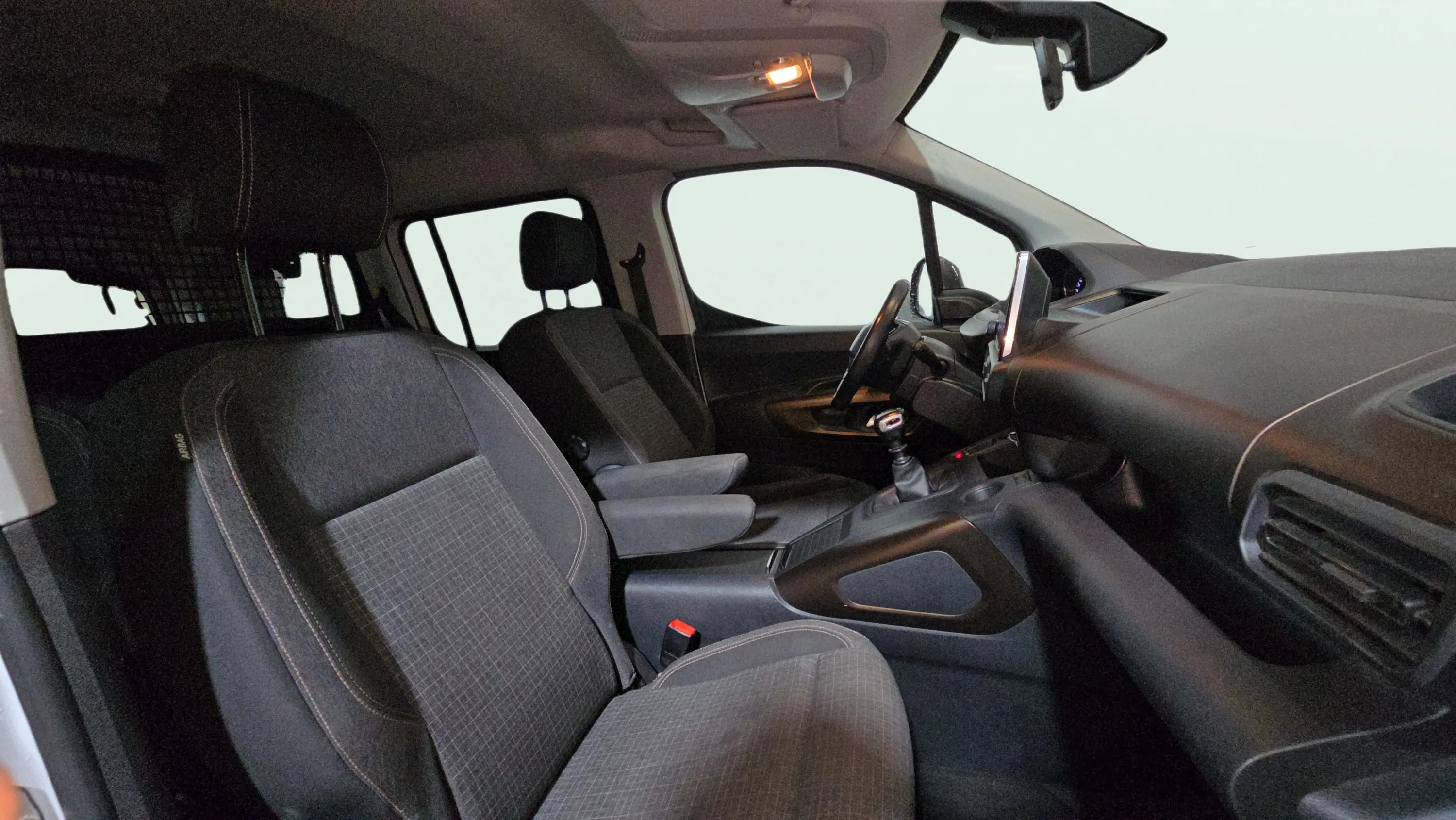 Peugeot Rifter Allure BlueHDi 100 - foto 18