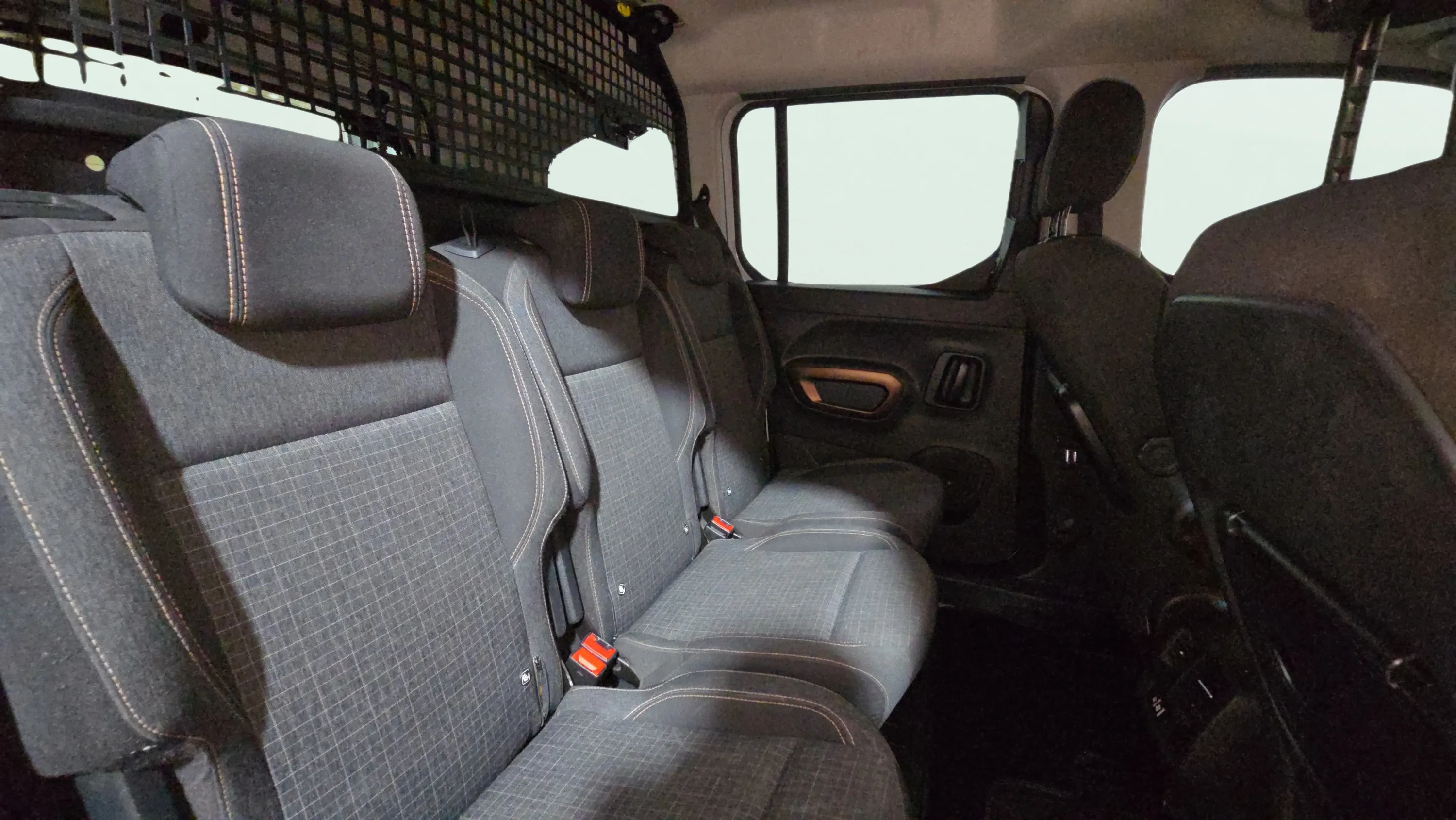 Peugeot Rifter Allure BlueHDi 100 - foto 20