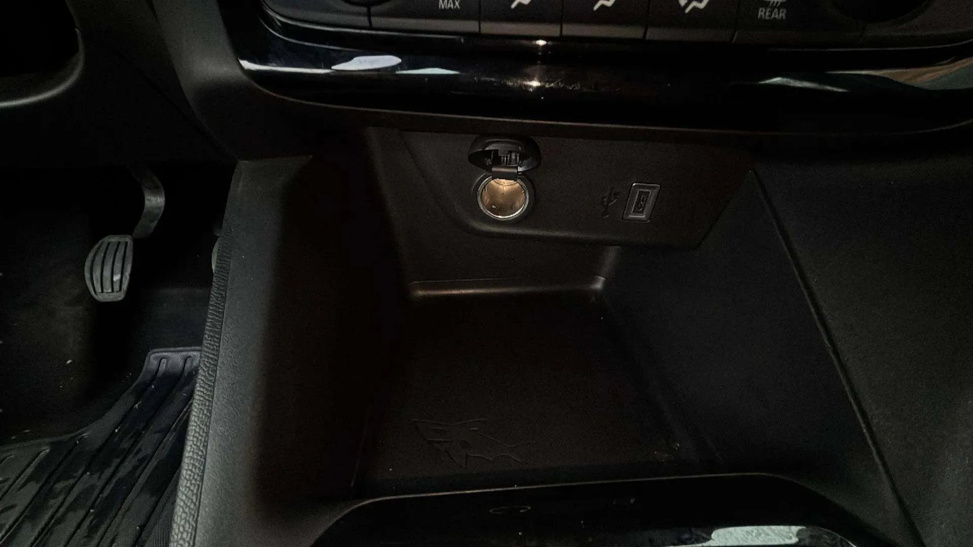 Opel Corsa 1.2T XHL - foto 30