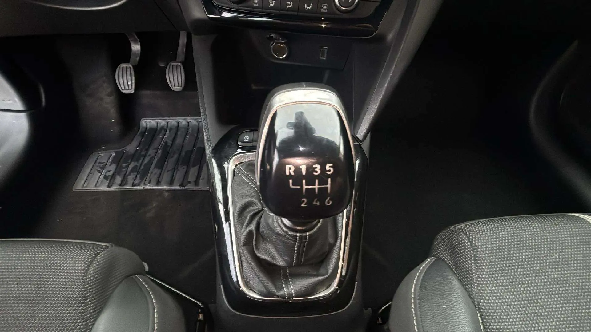 Opel Corsa 1.2T XHL - foto 32