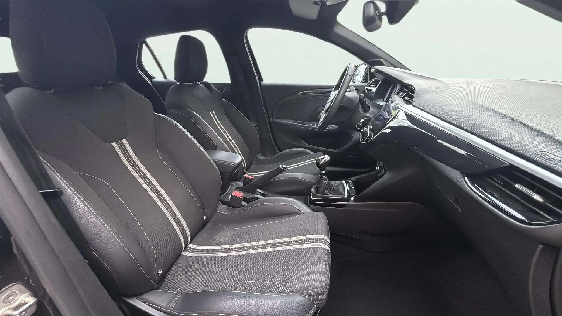 Opel Corsa 1.2T XHL - foto 18