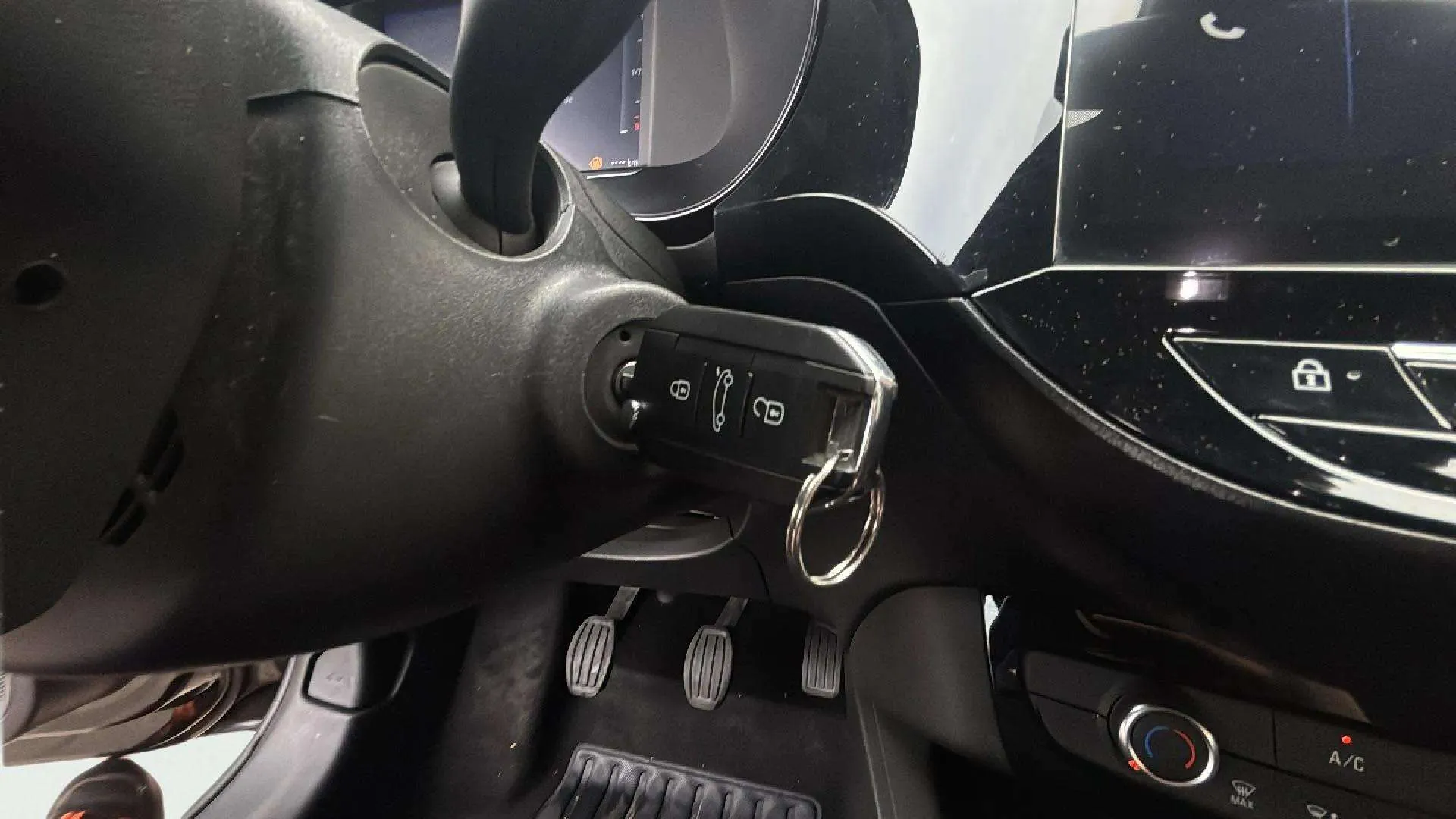 Opel Corsa 1.2T XHL - foto 27