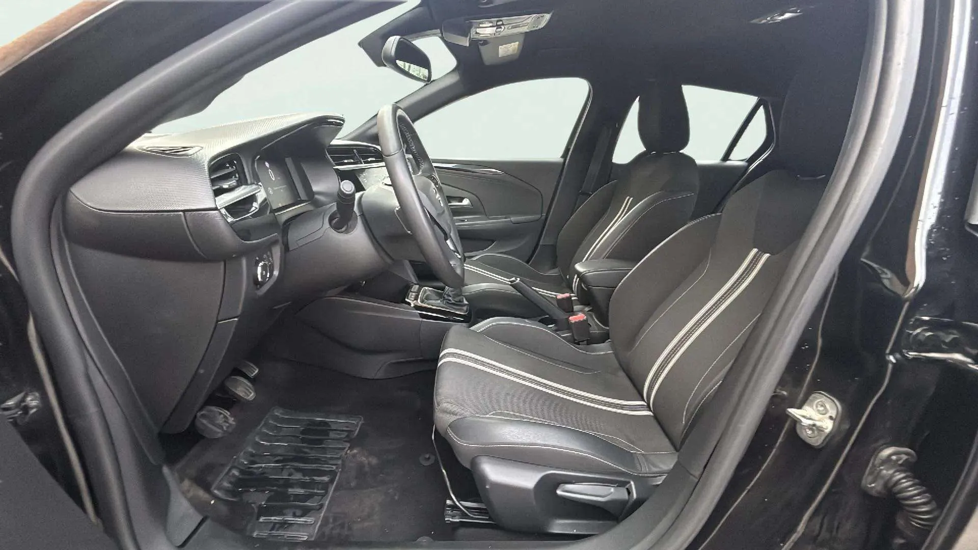 Opel Corsa 1.2T XHL - foto 17