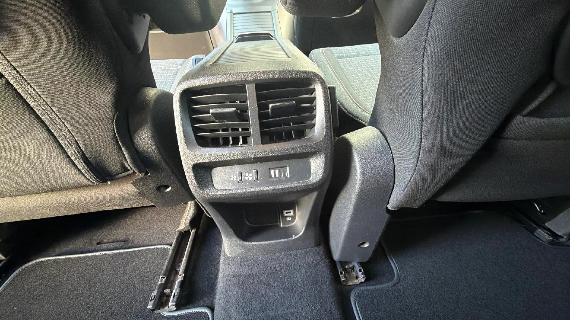 Peugeot Rifter Allure Business Std. BlueHDi 100 - foto 31