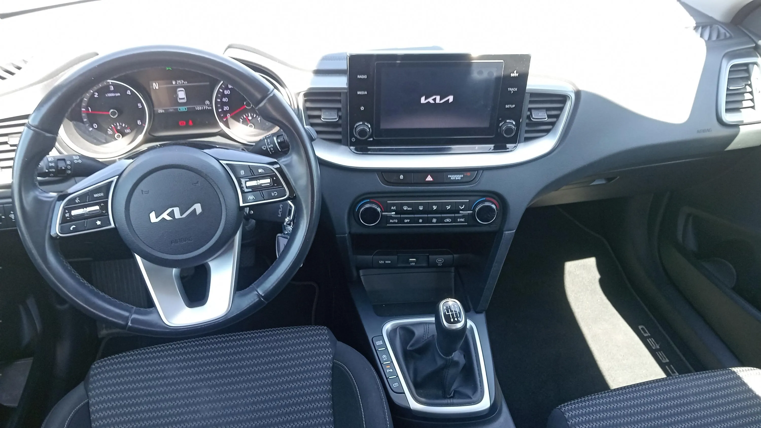 Kia Ceed 1.6 MHEV iMT Drive - foto 15