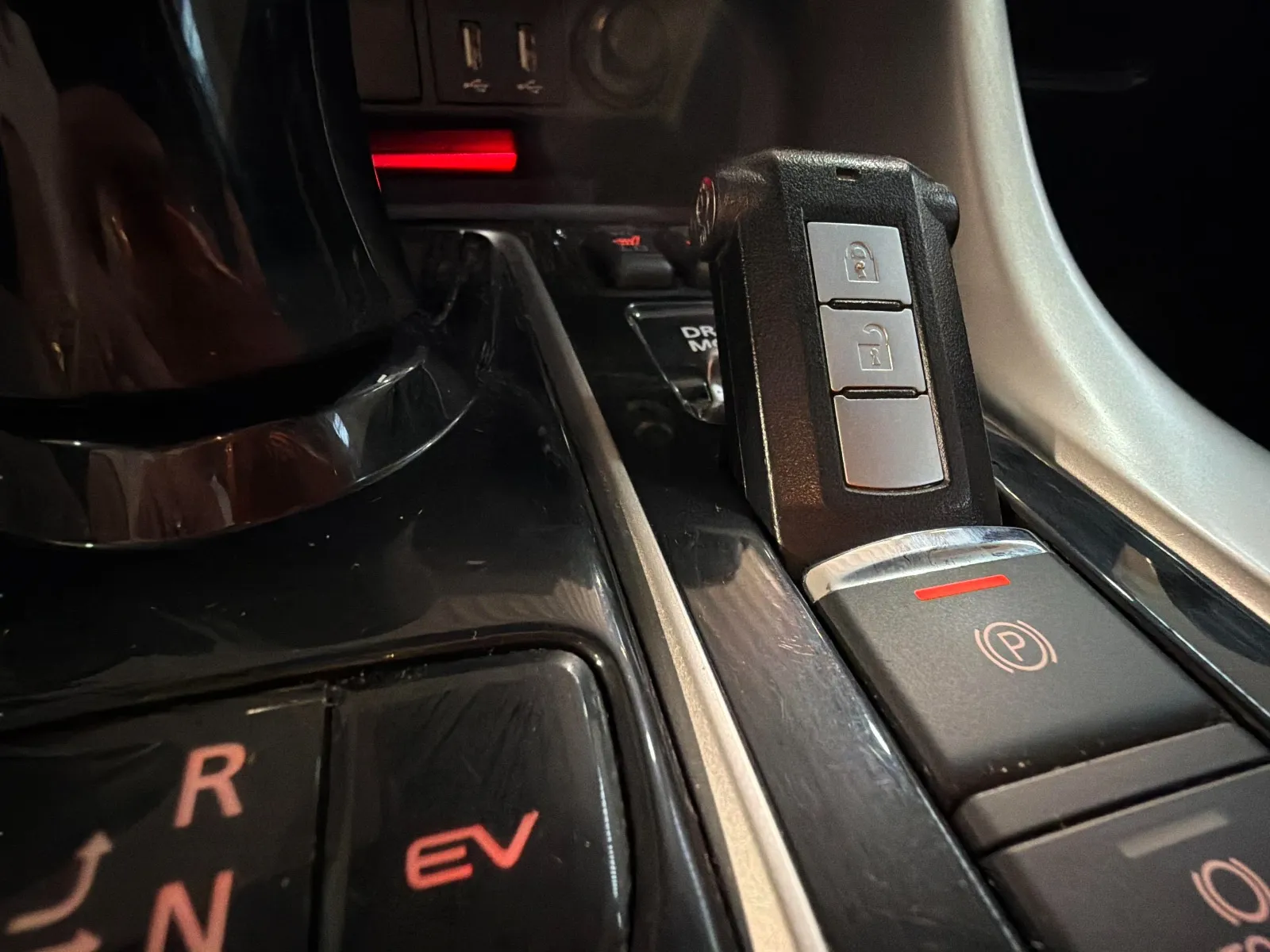 Mitsubishi Eclipse Cross PHEV Kaiteki 4WD - foto 16