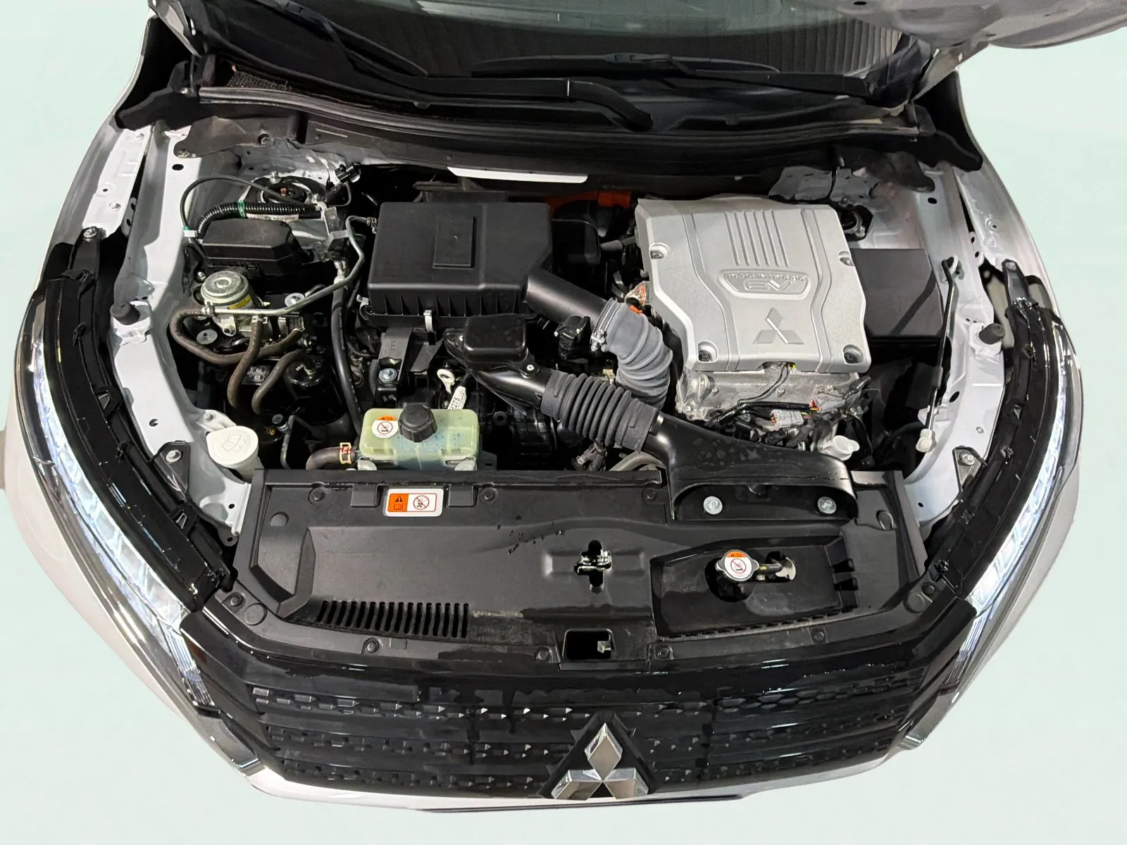 Mitsubishi Eclipse Cross PHEV Kaiteki 4WD - foto 23