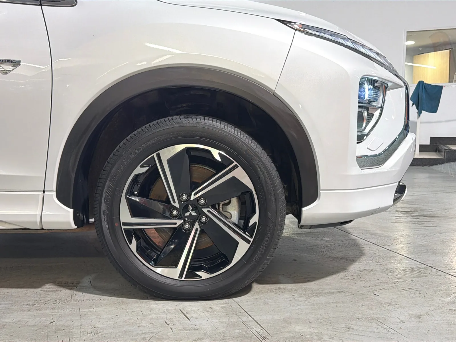 Mitsubishi Eclipse Cross PHEV Kaiteki 4WD - foto 24