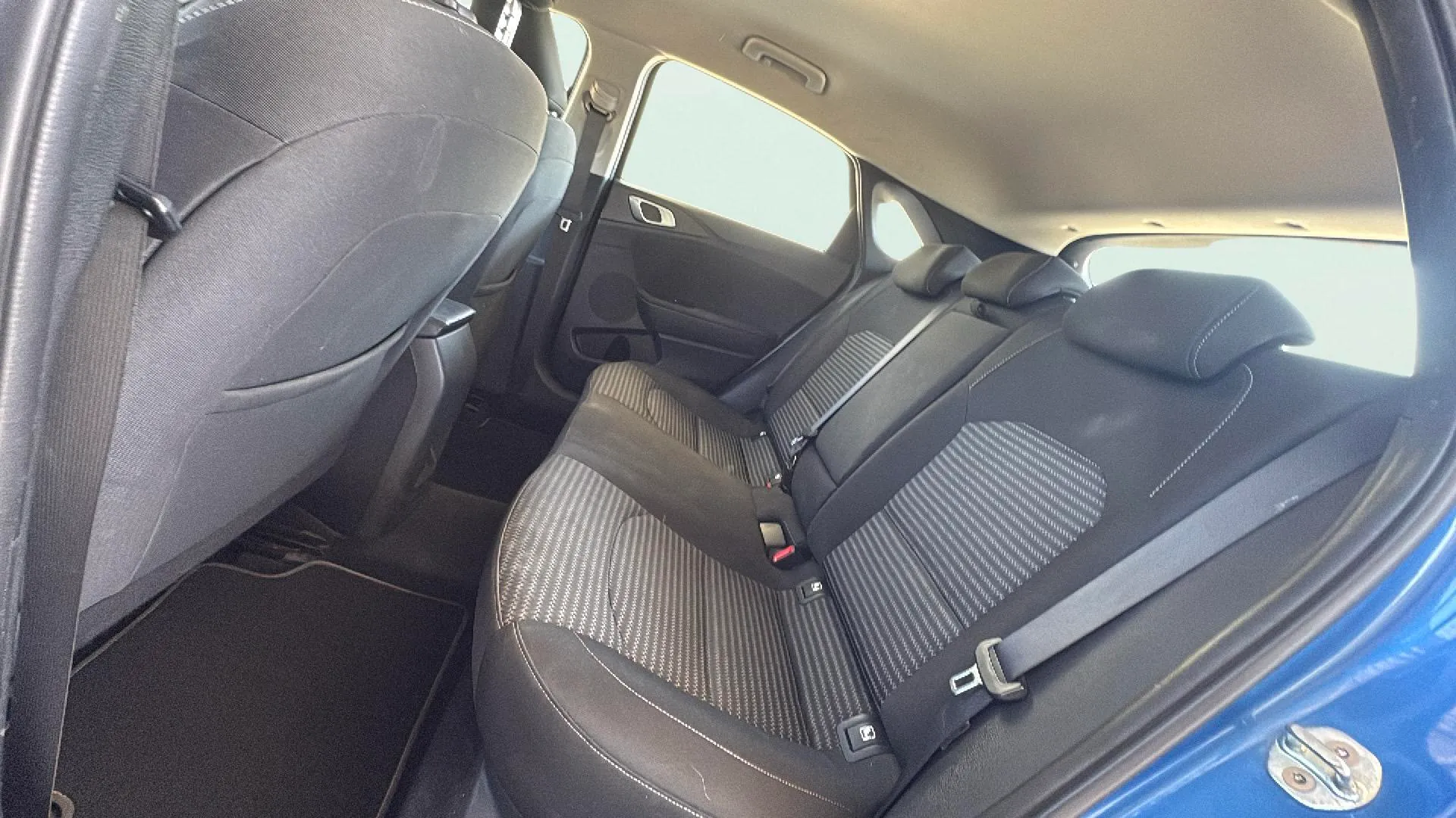 Kia Ceed 1.6 MHEV iMT Drive - foto 25