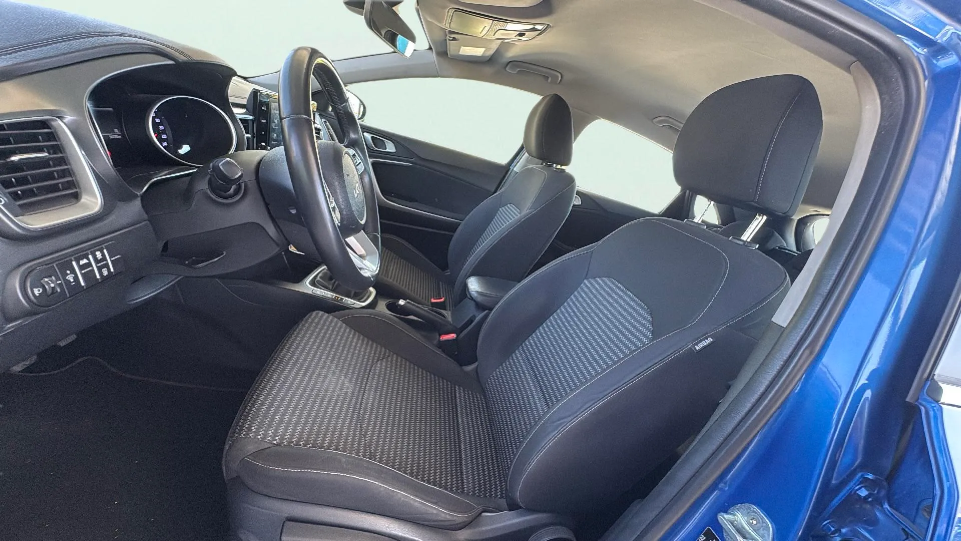 Kia Ceed 1.6 MHEV iMT Drive - foto 24