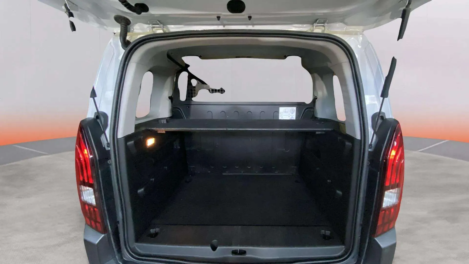Peugeot Rifter GT Business Stand. BlueHDi 100 - foto 18