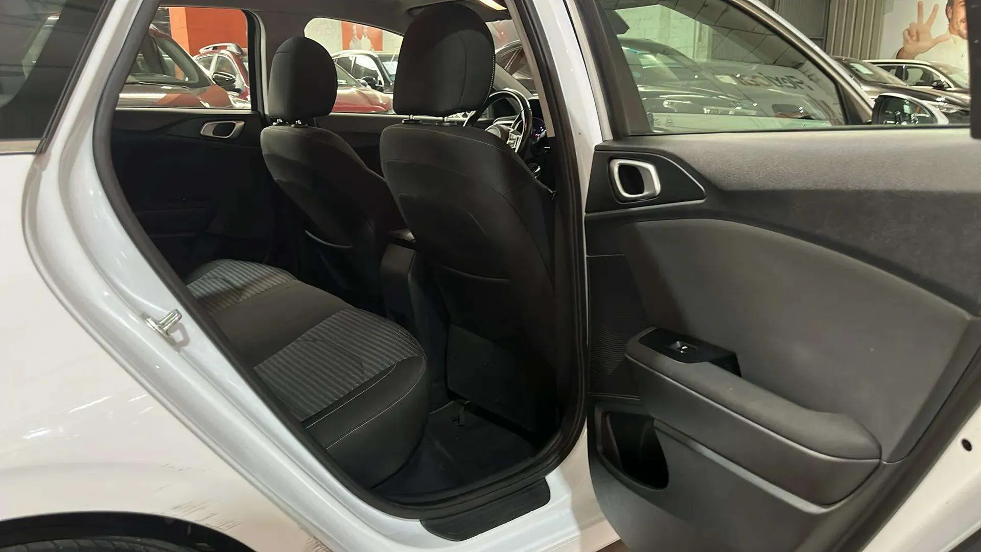 Kia Ceed 1.6 MHEV iMT Drive - foto 14