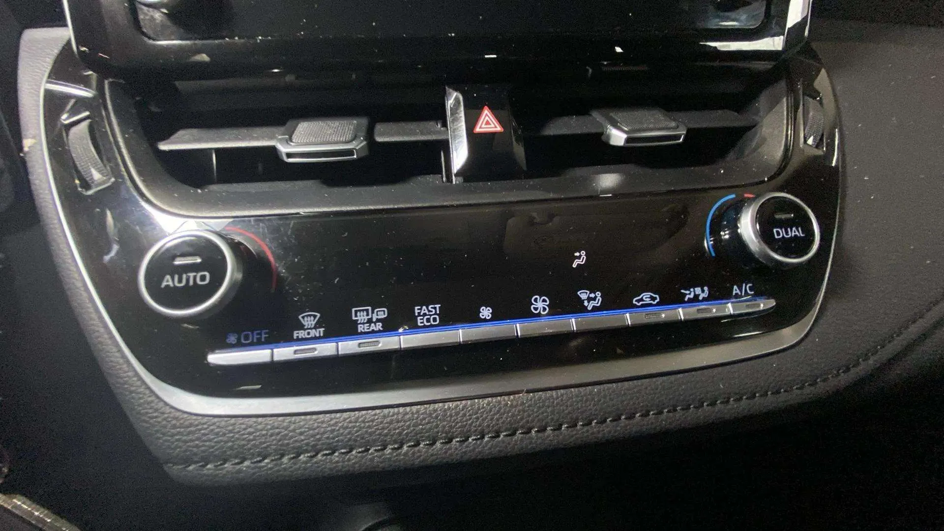 Toyota Corolla 1.5 - foto 29