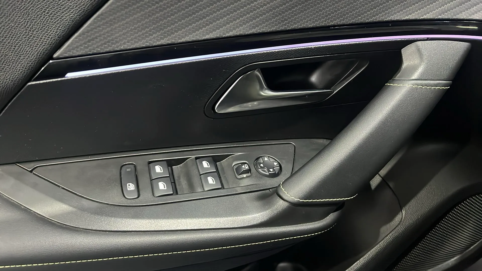 Peugeot 2008 GT PureTech 130 EAT8 - foto 15
