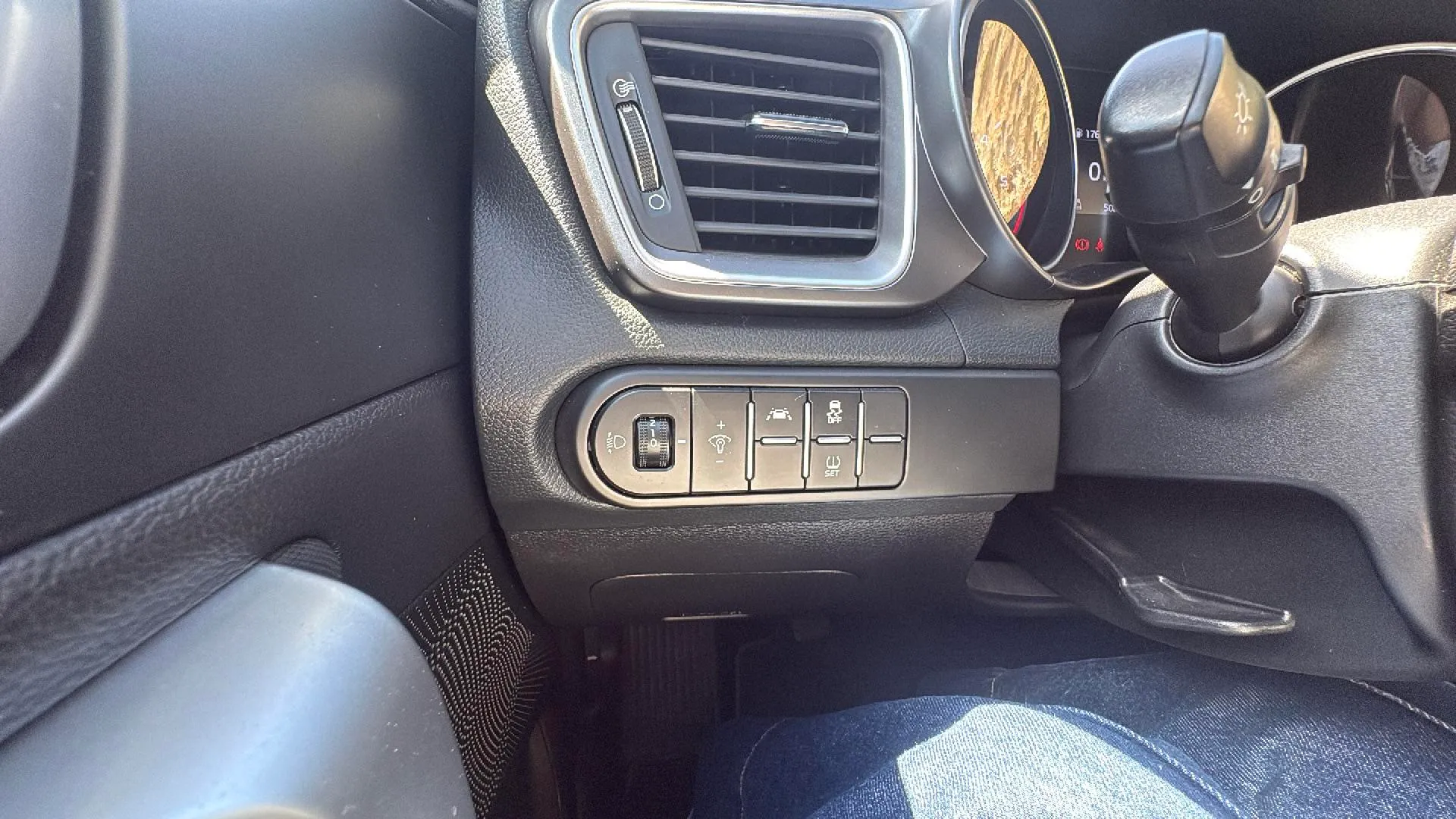 Kia XCeed 1.6 MHEV iMT Drive - foto 12
