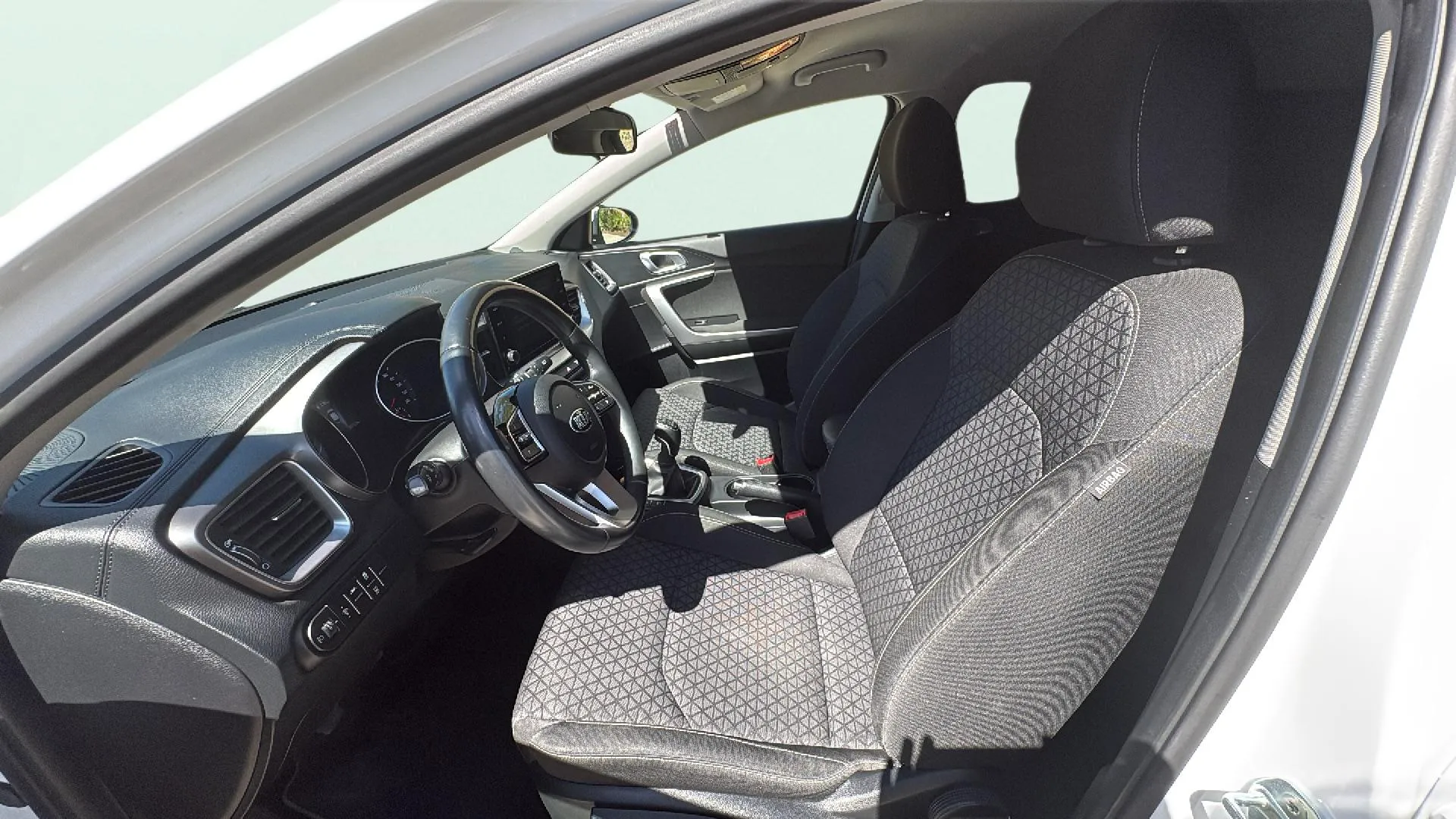Kia XCeed 1.6 MHEV iMT Drive - foto 18