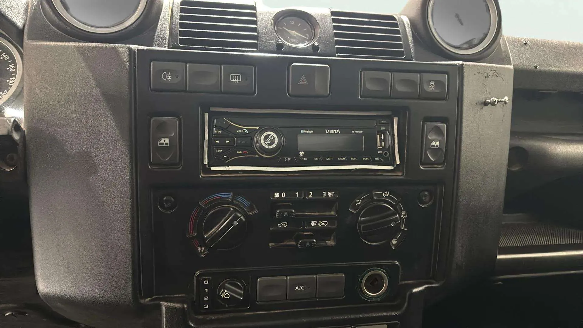 Land Rover Defender 110 SW E - foto 14