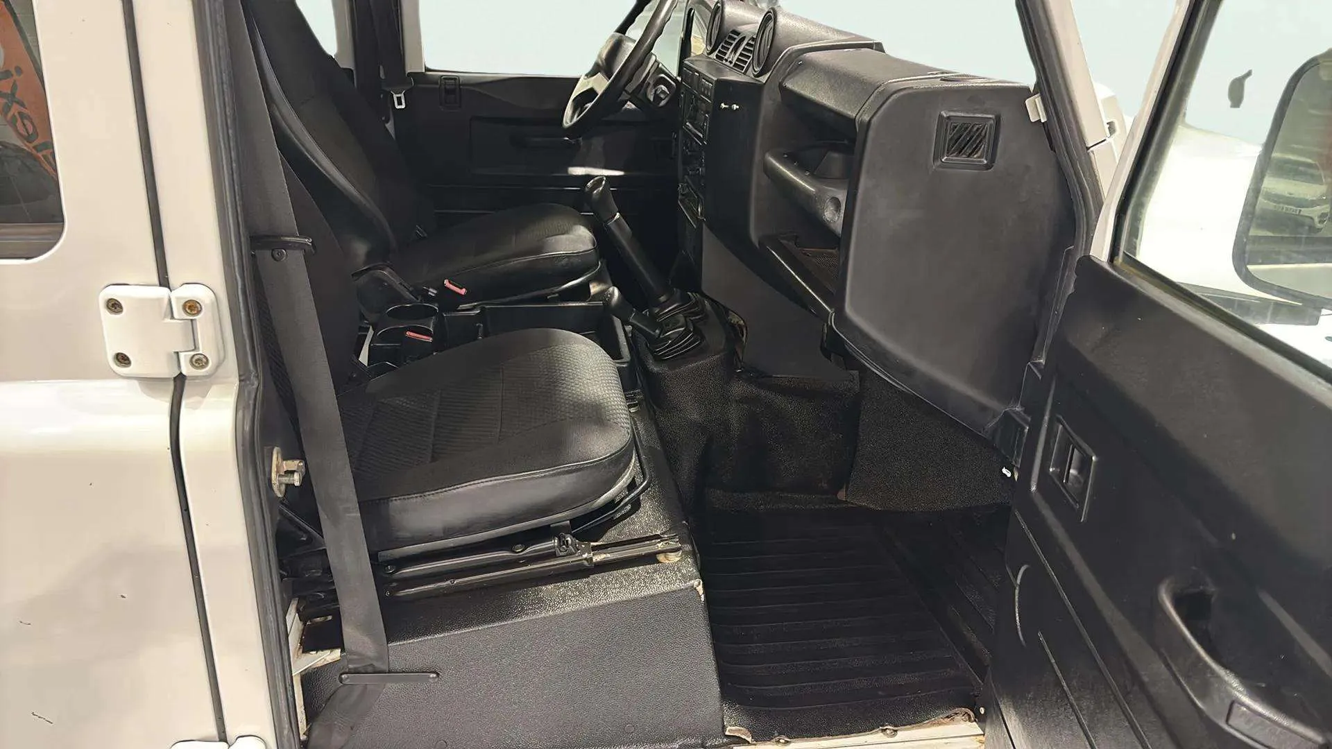 Land Rover Defender 110 SW E - foto 18