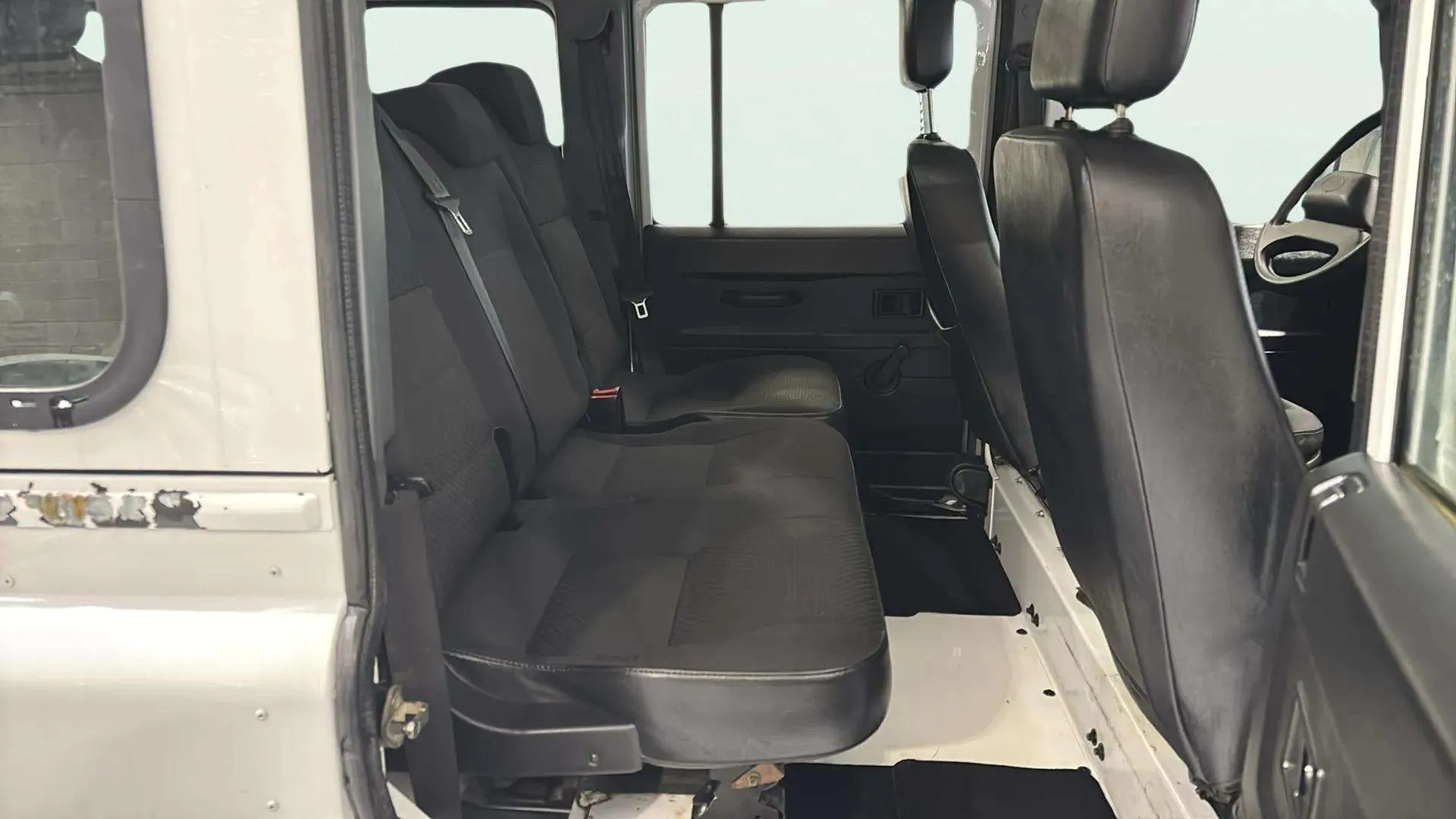 Land Rover Defender 110 SW E - foto 19