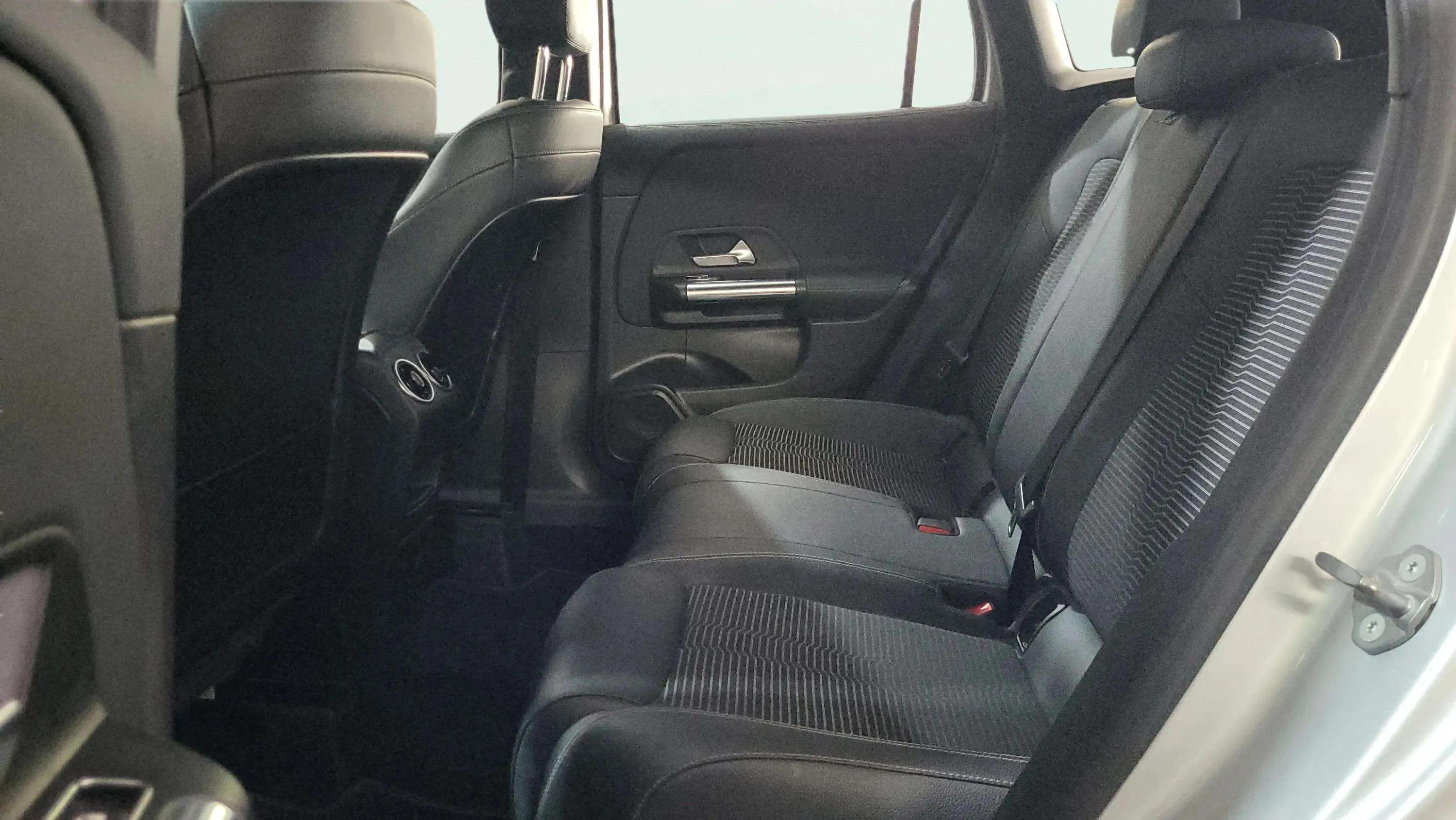Mercedes-Benz GLA 250 e - foto 8