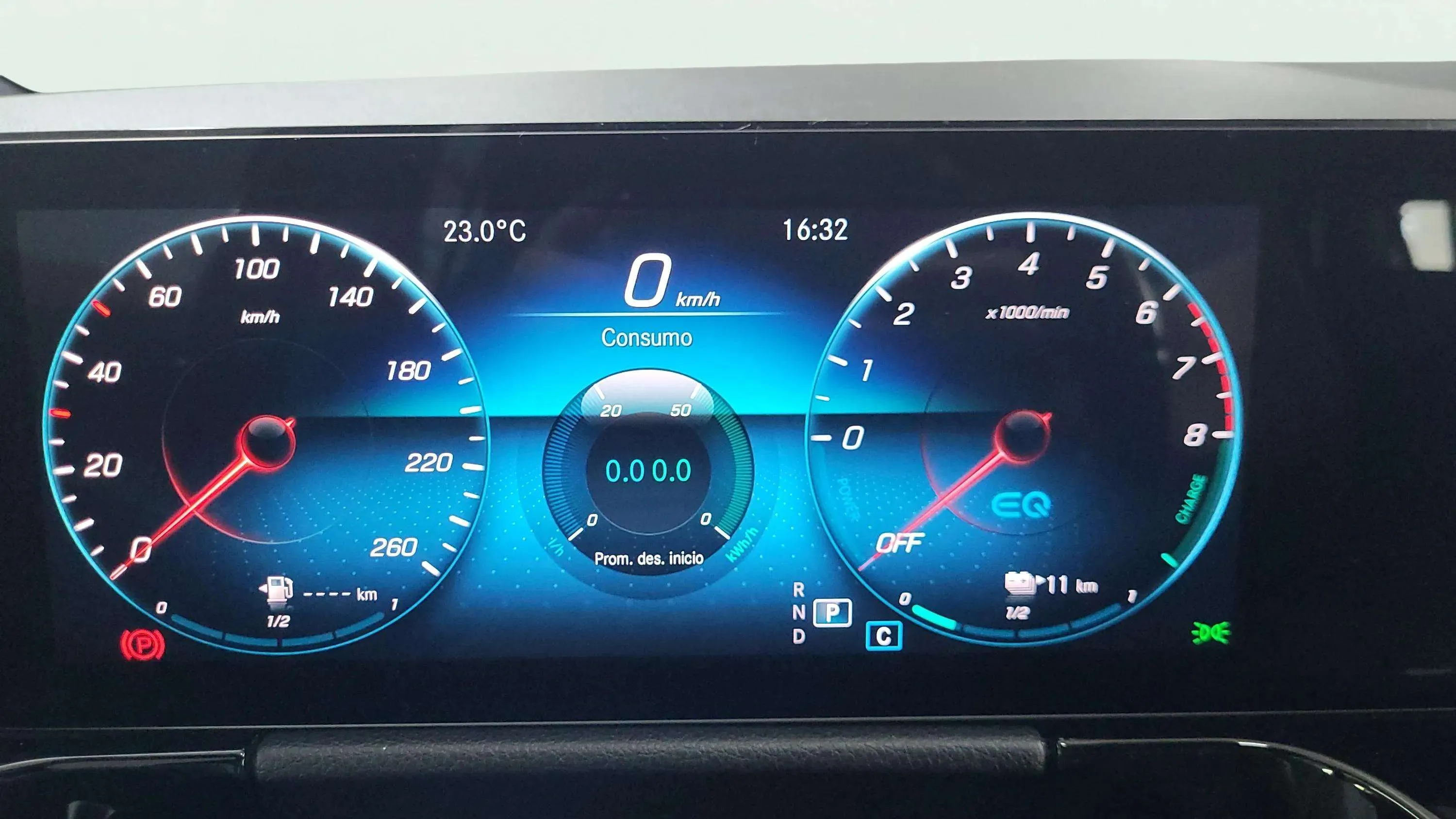 Mercedes-Benz GLA 250 e - foto 16