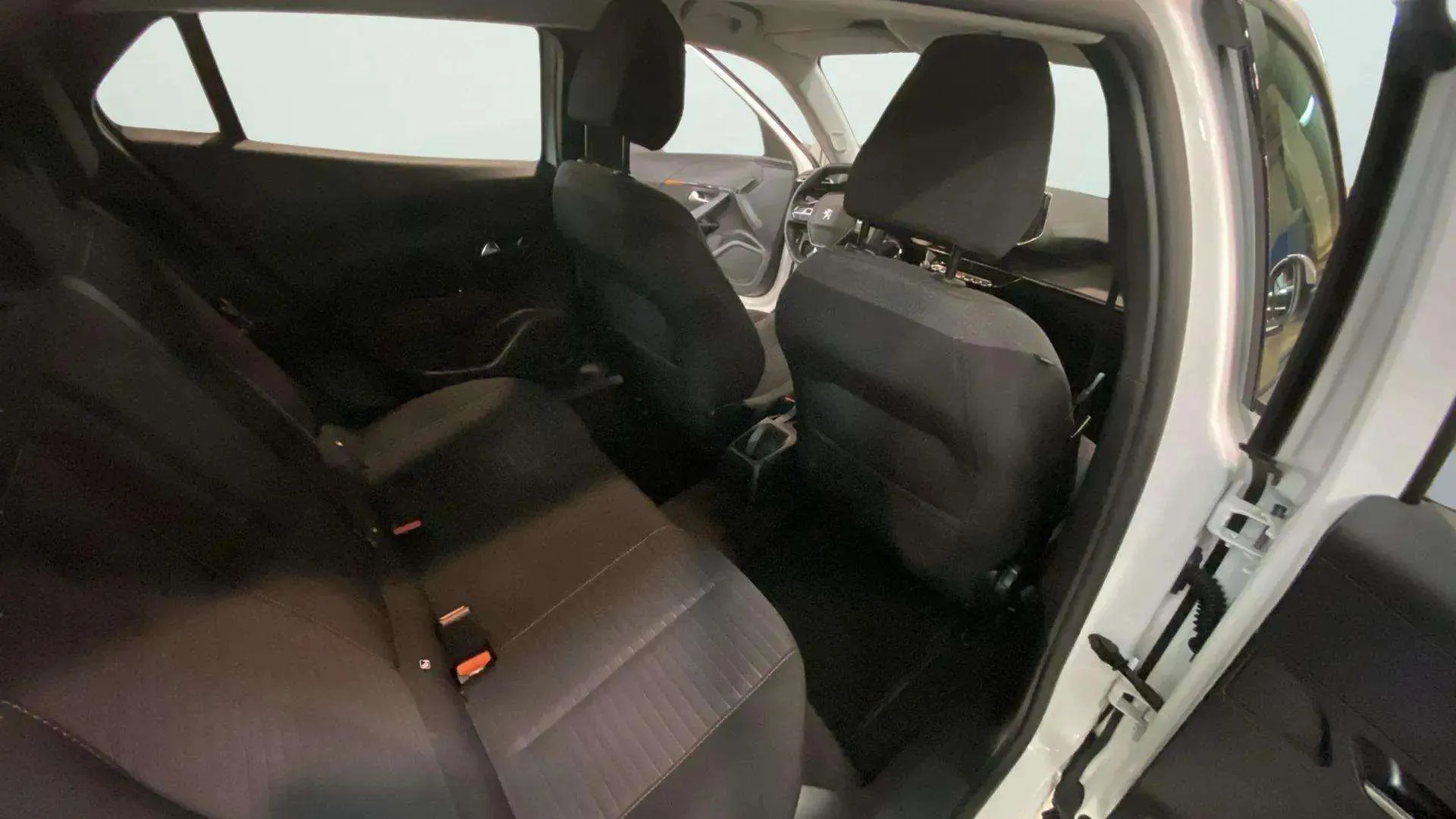 Peugeot 2008 Active PureTech 100 BVM6 - foto 12