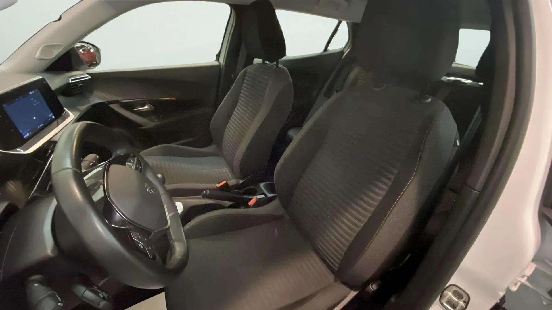 Peugeot 2008 Active PureTech 100 BVM6 - foto 11