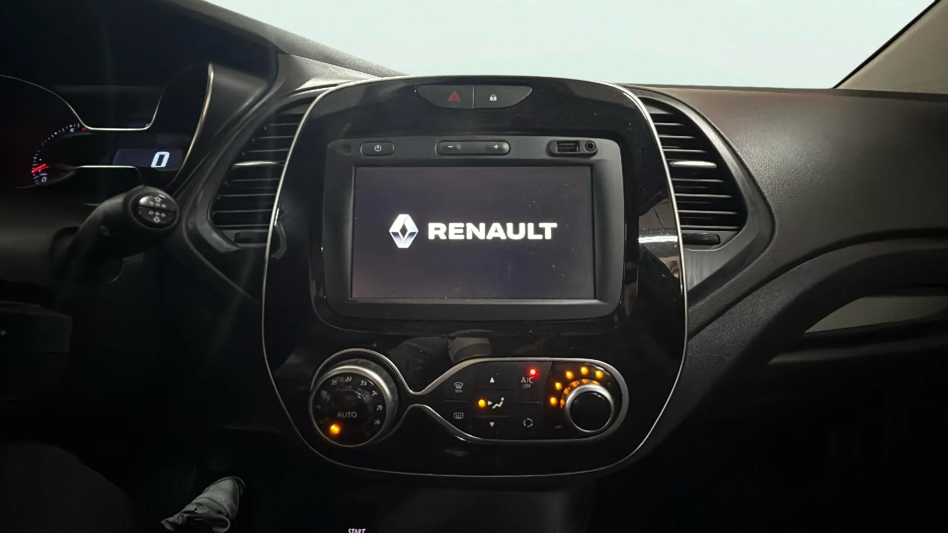 Renault Captur Zen TCe GPF - foto 17