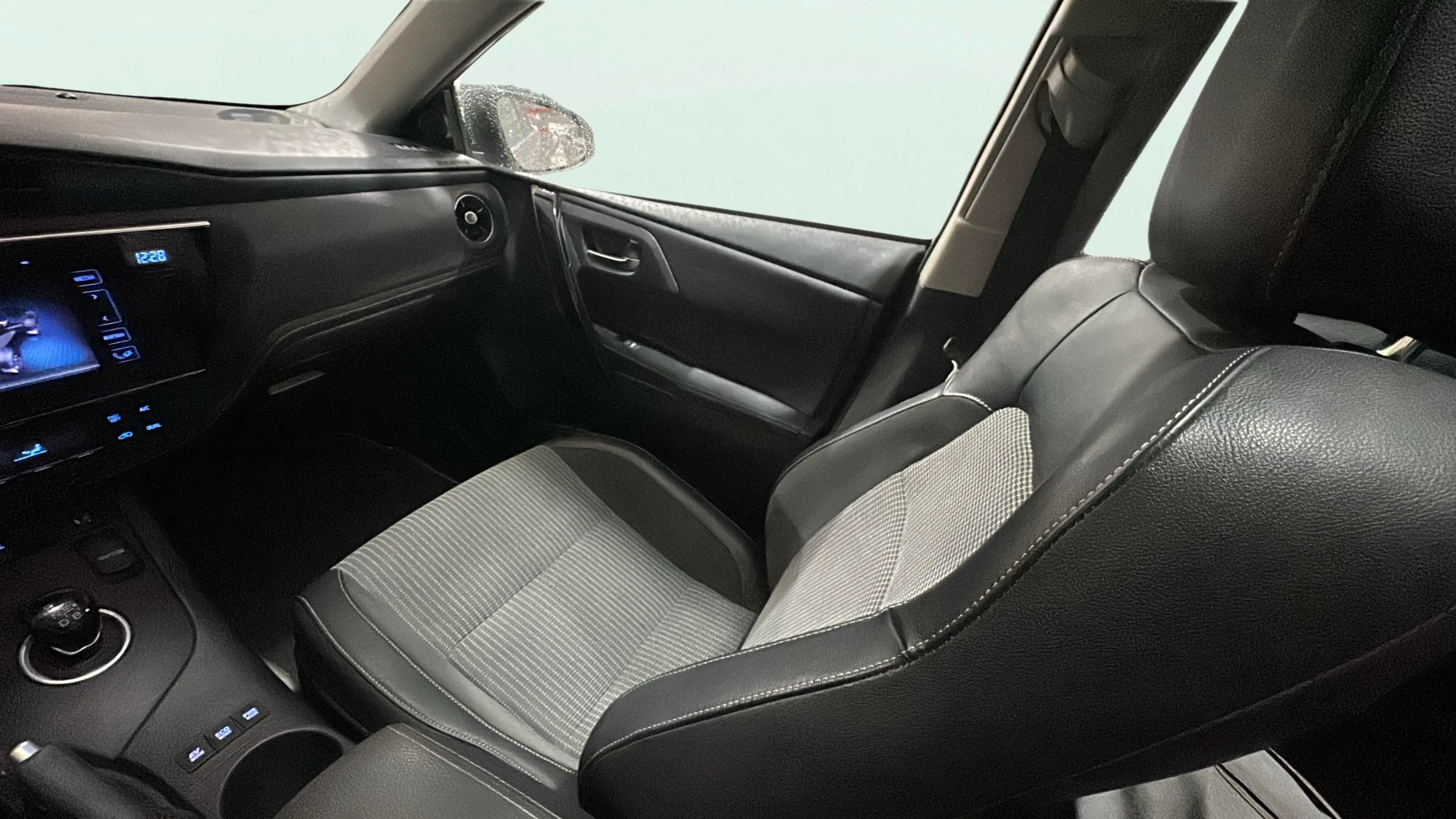 Toyota Auris 1.8 140H Hybrid Active - foto 11