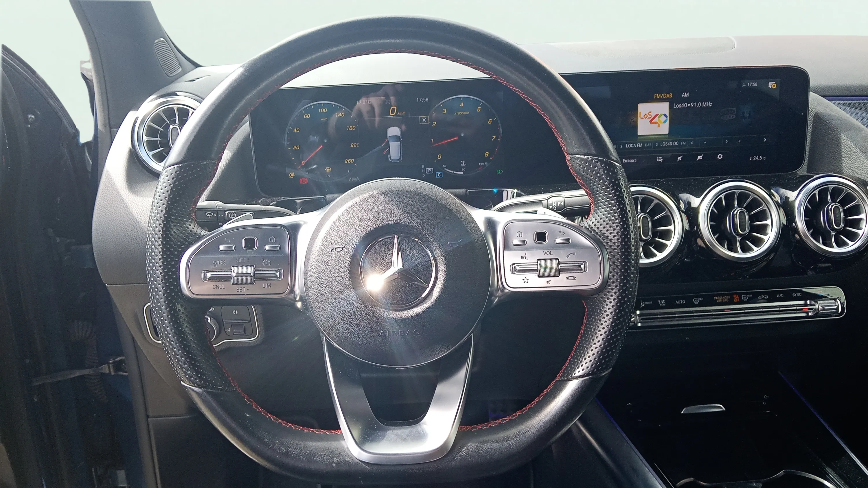 Mercedes-Benz GLA 200 - foto 11