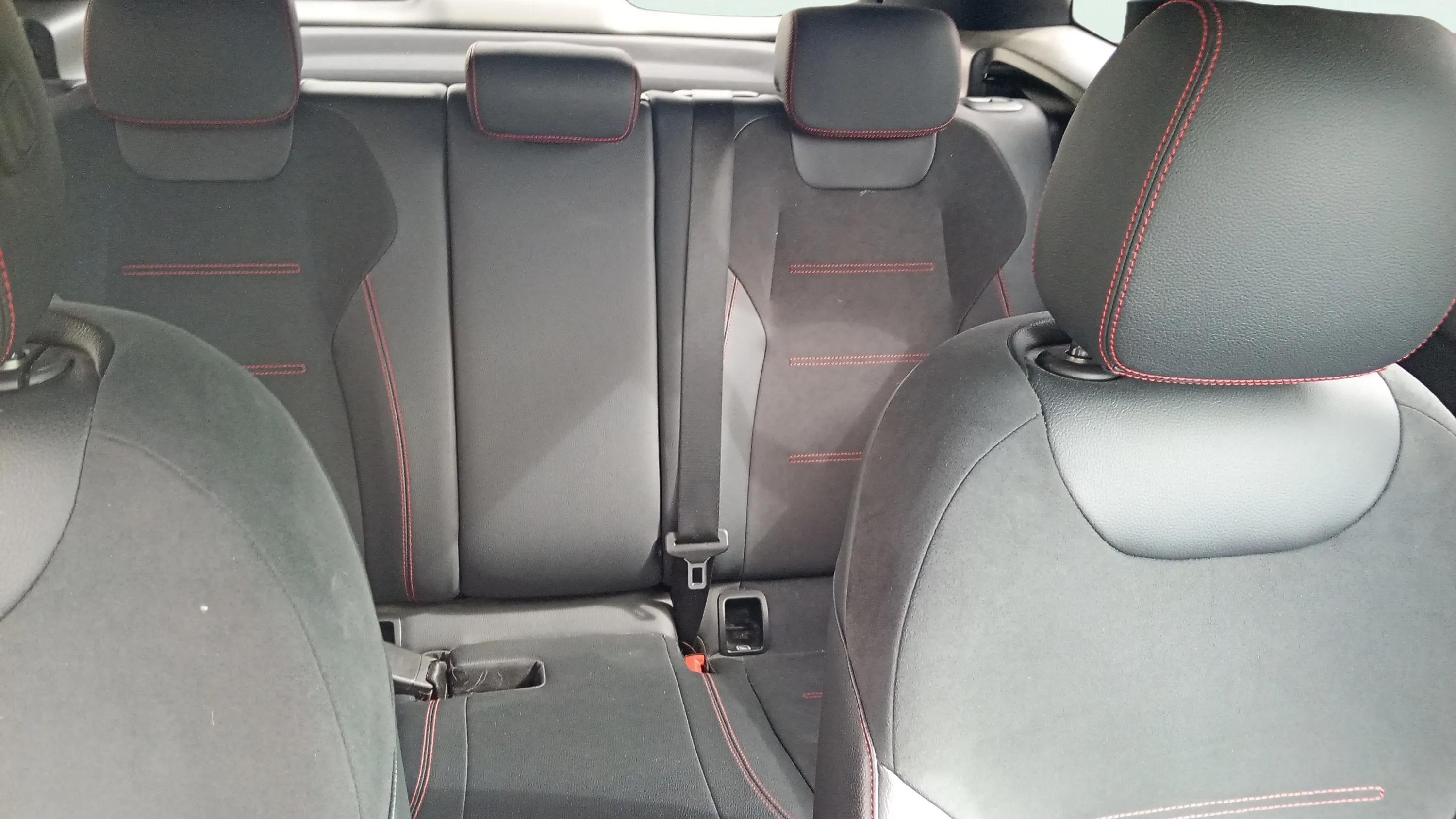 Mercedes-Benz GLA 200 - foto 15