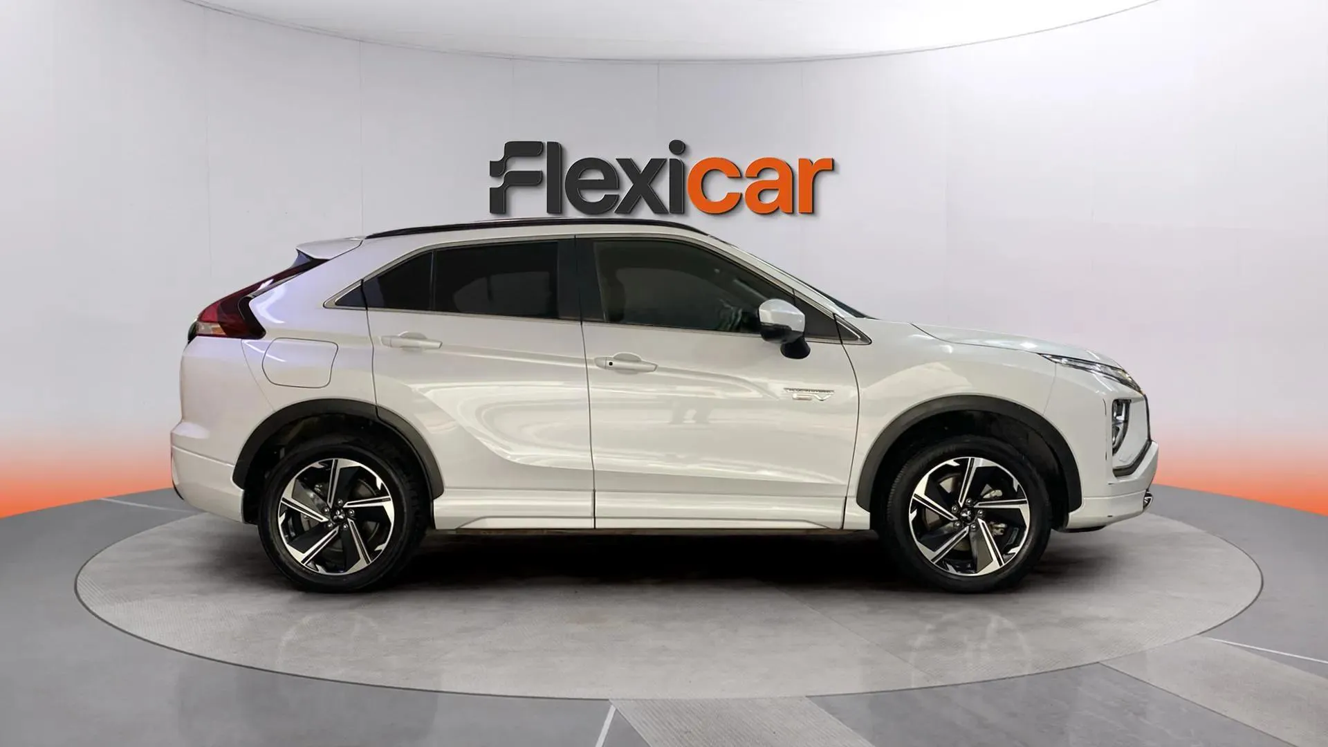 Mitsubishi Eclipse Cross PHEV Kaiteki 4WD - foto 8