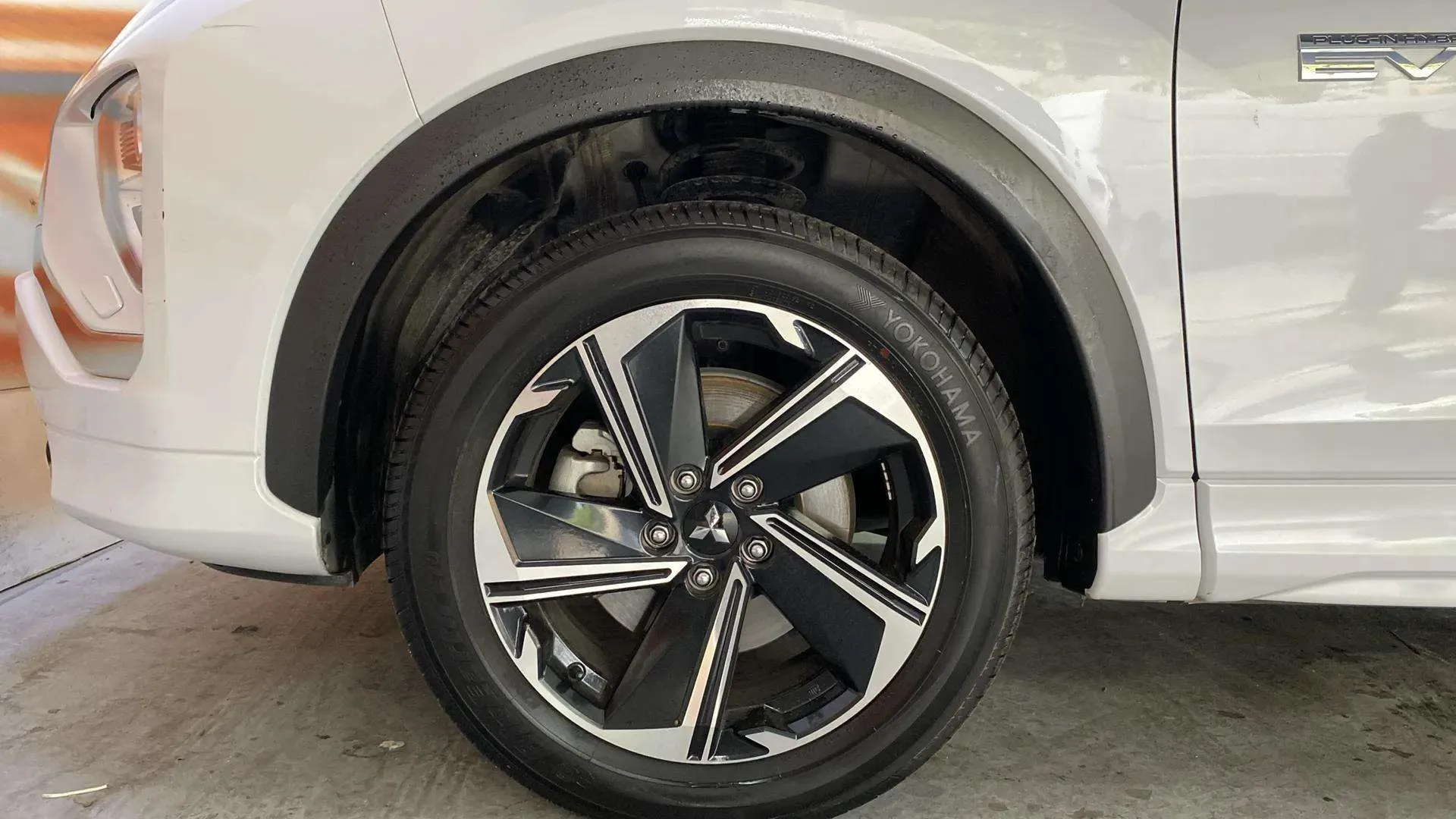 Mitsubishi Eclipse Cross PHEV Kaiteki 4WD - foto 24