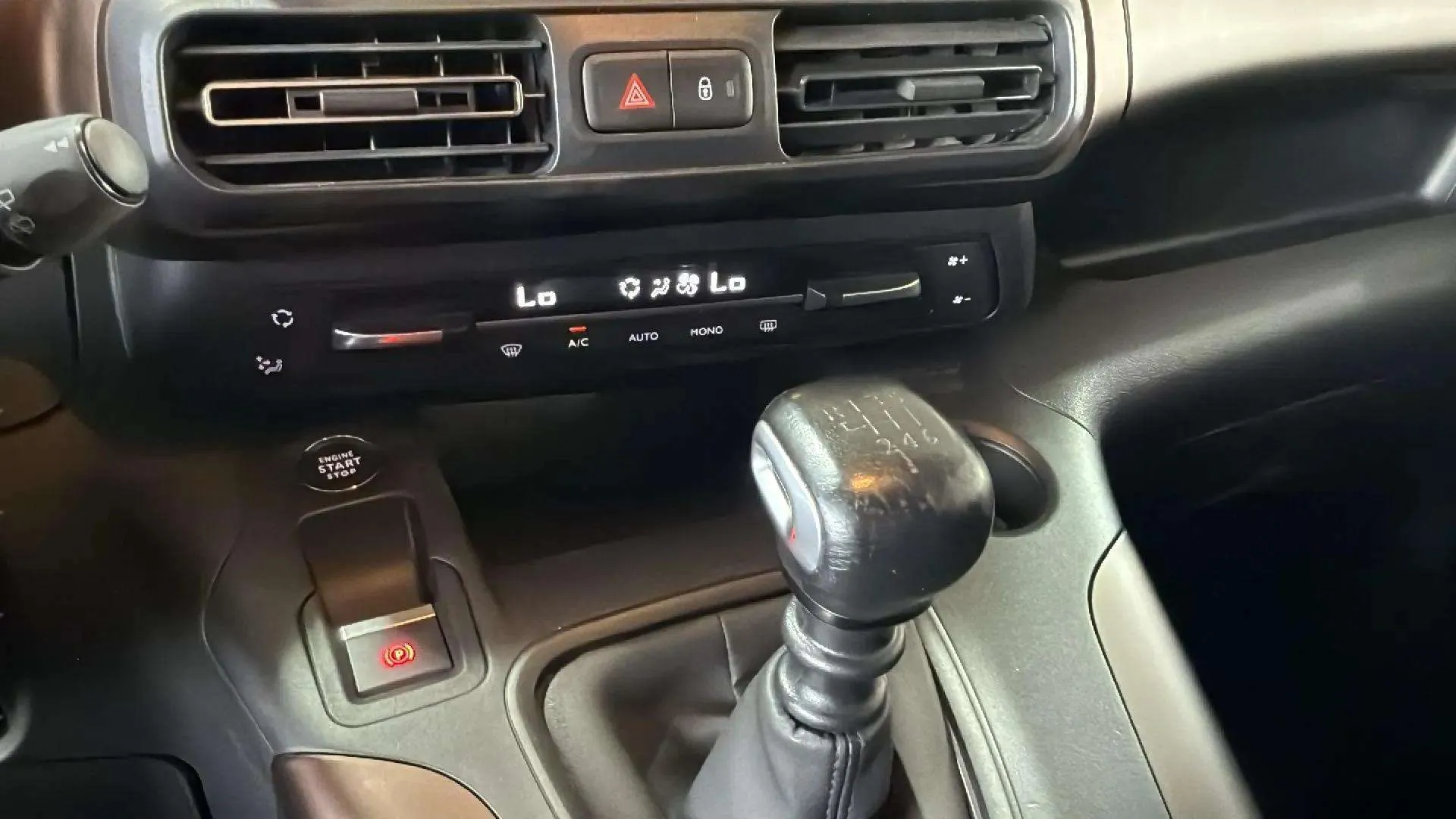 Peugeot Rifter Allure BlueHDi 100 - foto 17