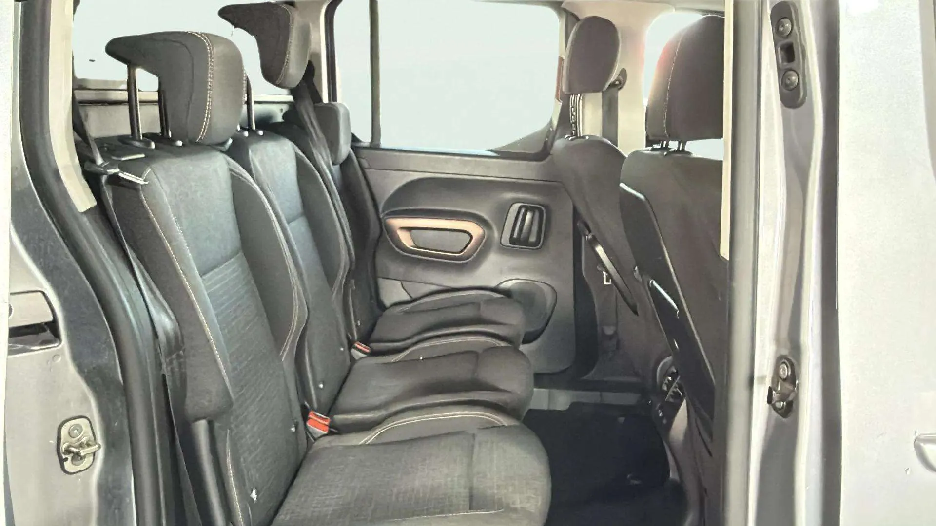 Peugeot Rifter Allure BlueHDi 100 - foto 20