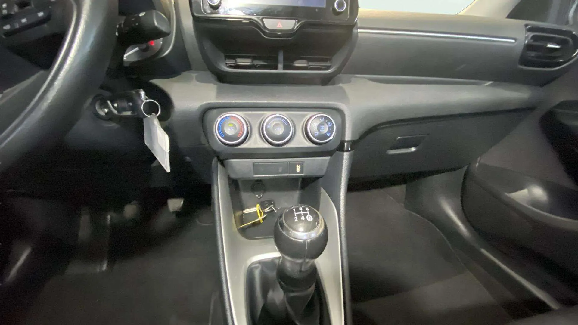 Toyota Yaris Comfort - foto 12