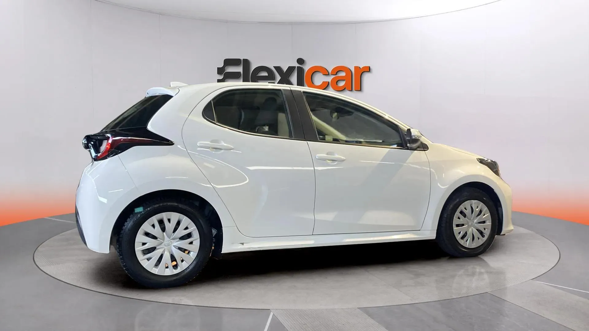 Toyota Yaris Comfort - foto 8