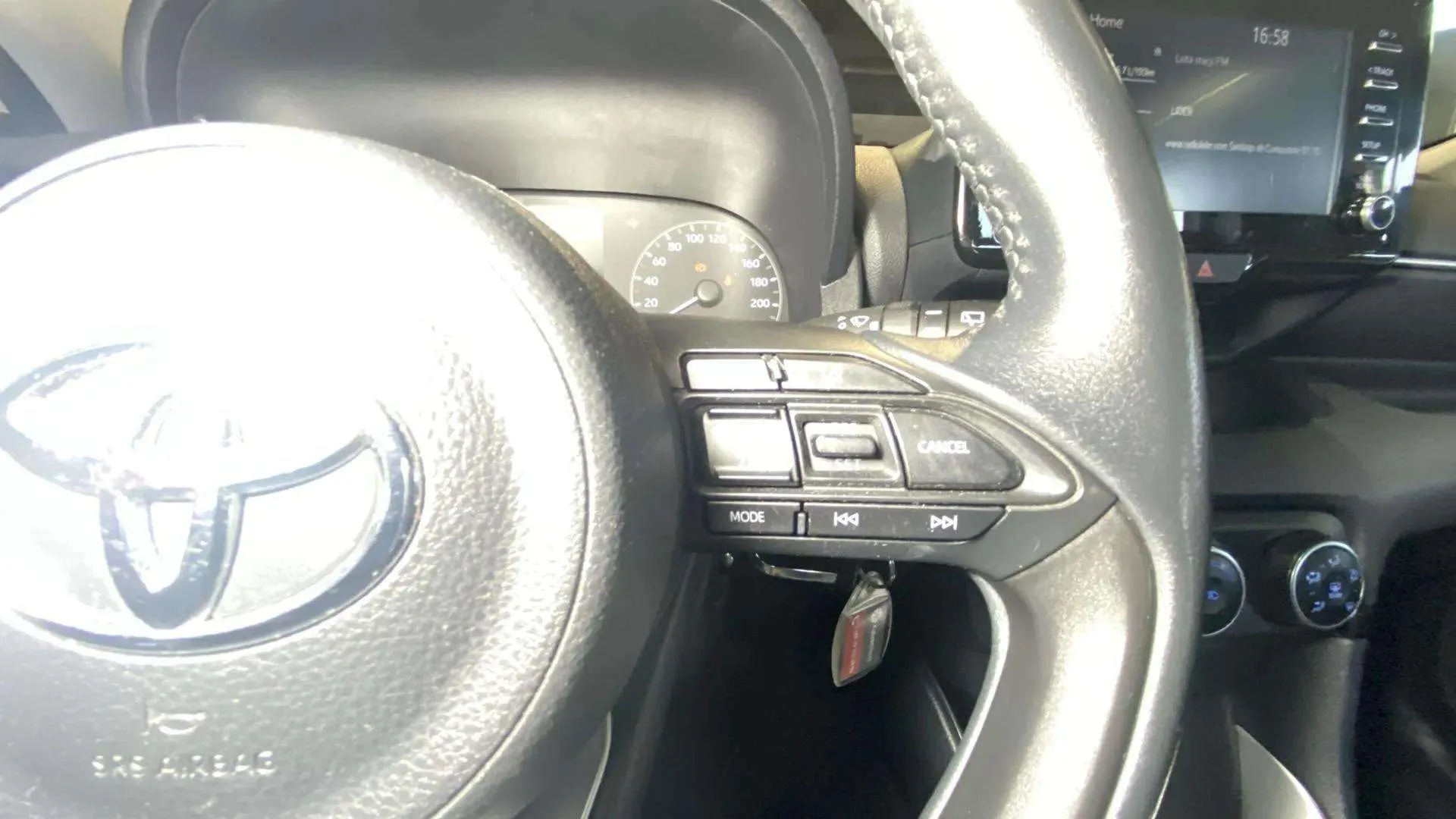 Toyota Yaris Comfort - foto 25