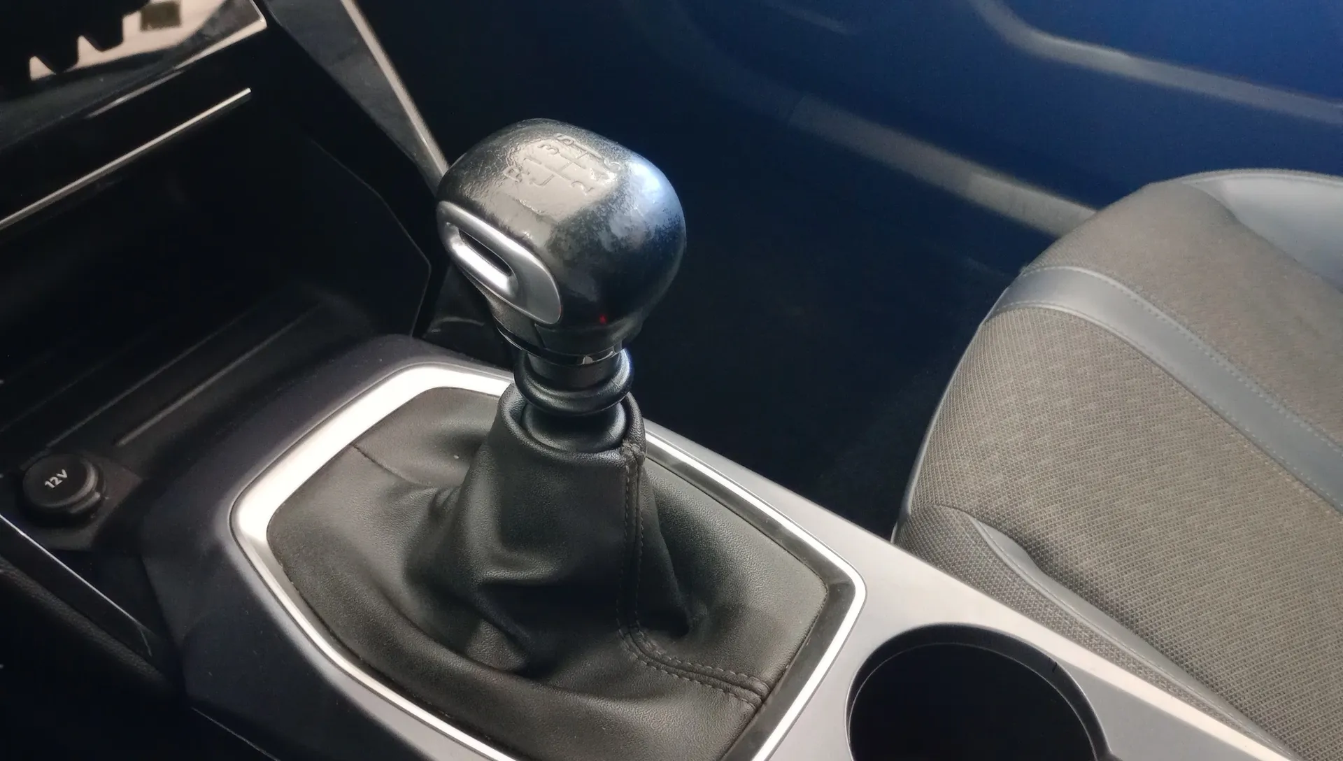 Peugeot 2008 Allure PureTech 130 BVM6 - foto 15