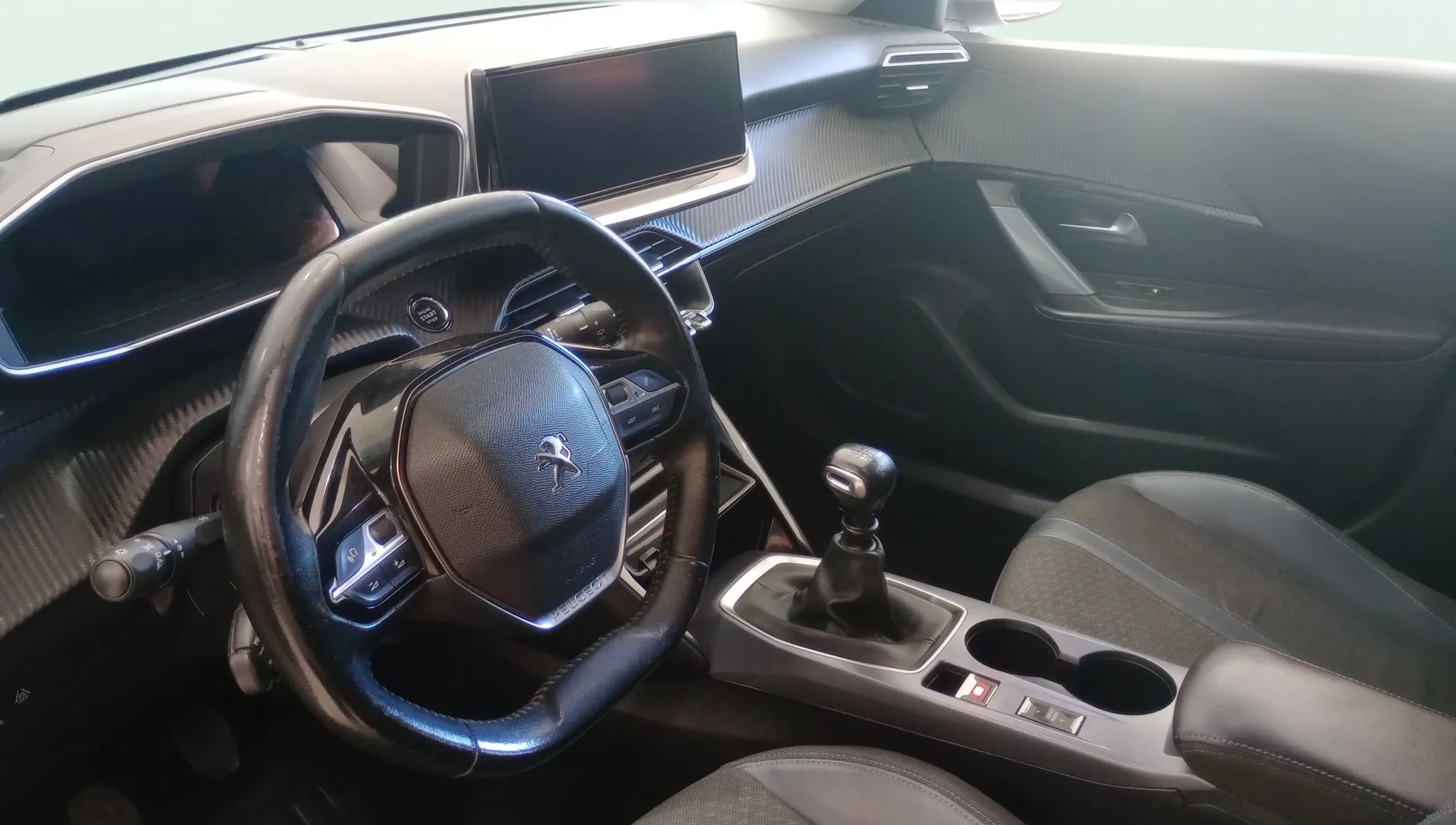 Peugeot 2008 Allure PureTech 130 BVM6 - foto 7