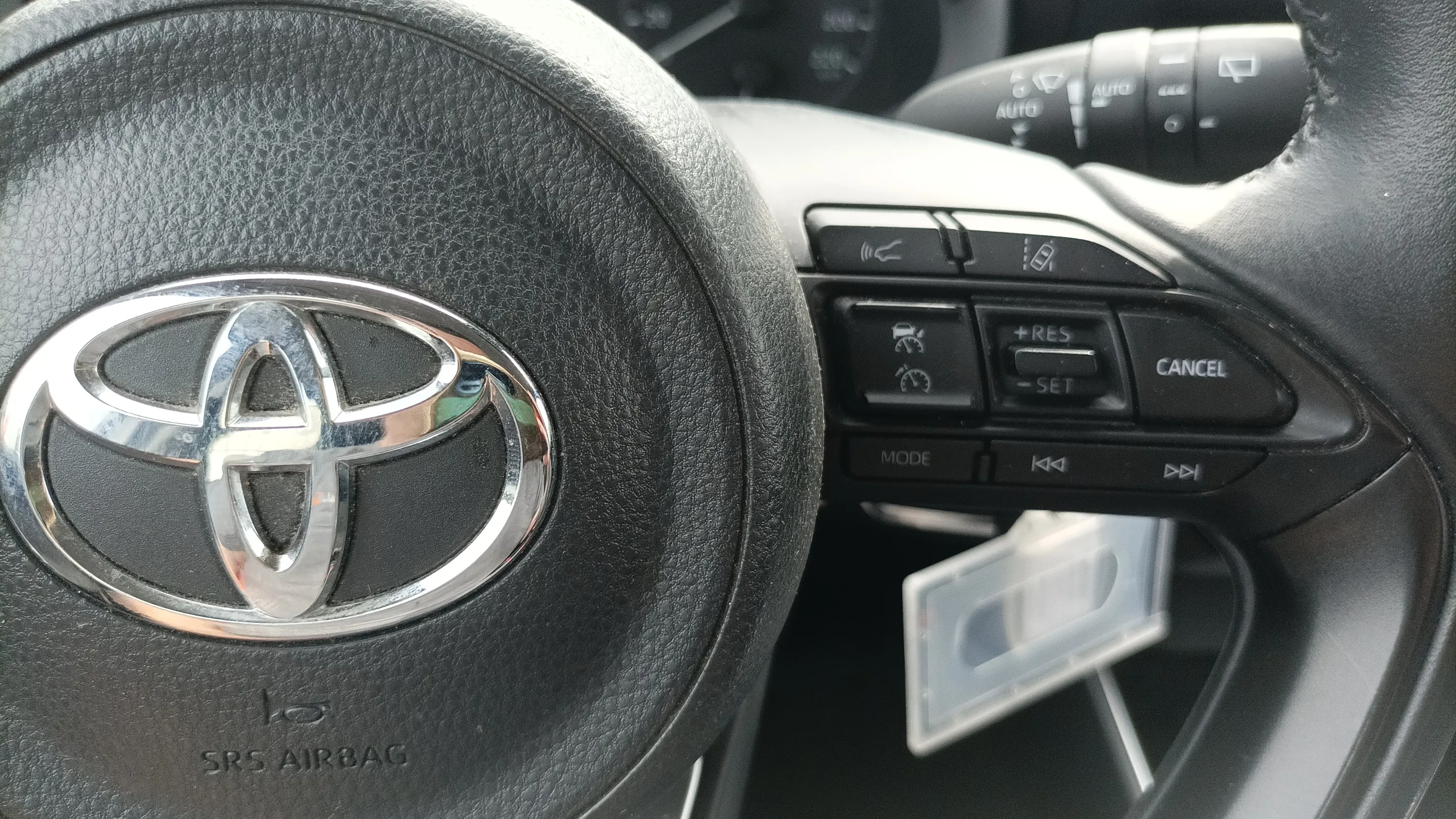 Toyota Yaris 1.0 70 Active - foto 12
