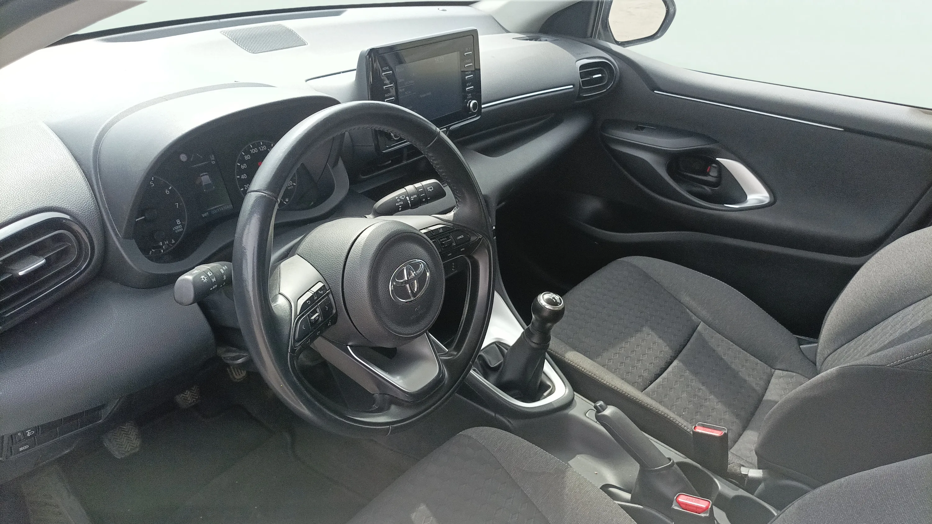 Toyota Yaris 1.0 70 Active - foto 16