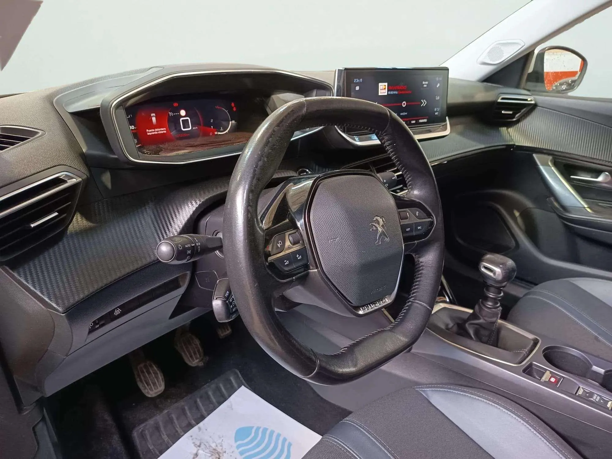 Peugeot 2008 Allure PureTech 130 BVM6 - foto 10