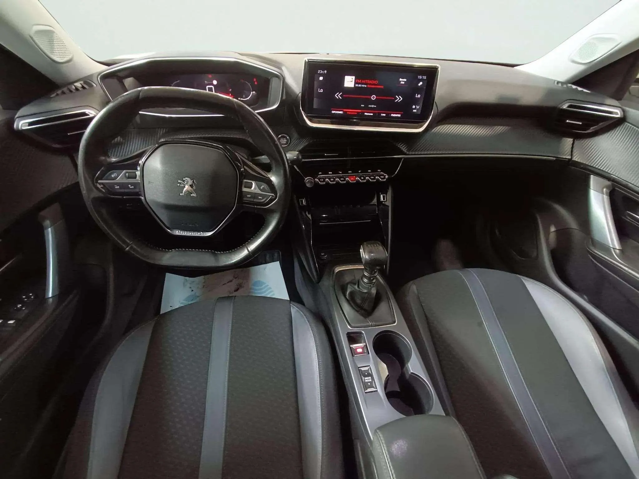 Peugeot 2008 Allure PureTech 130 BVM6 - foto 19