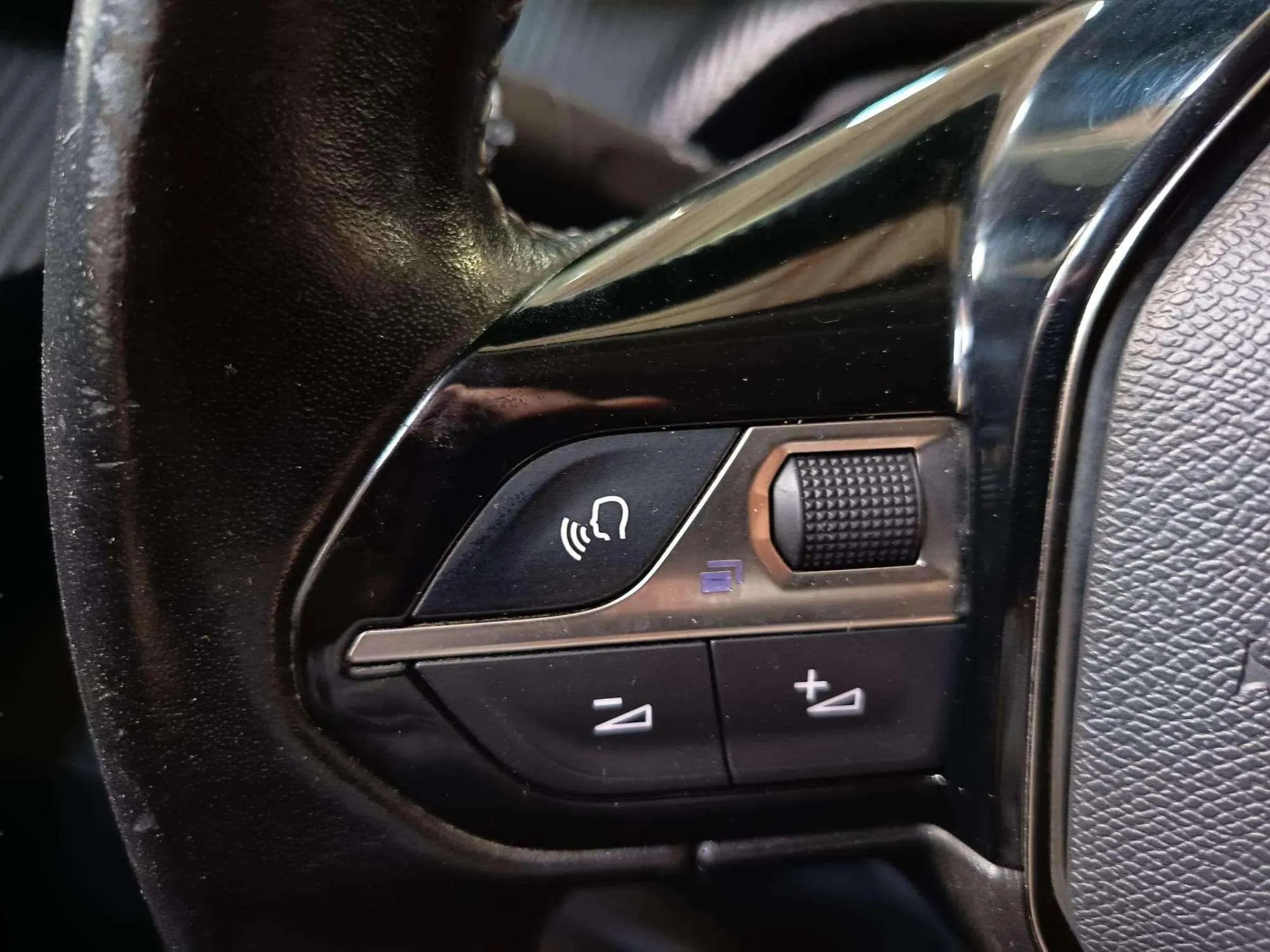 Peugeot 2008 Allure PureTech 130 BVM6 - foto 12