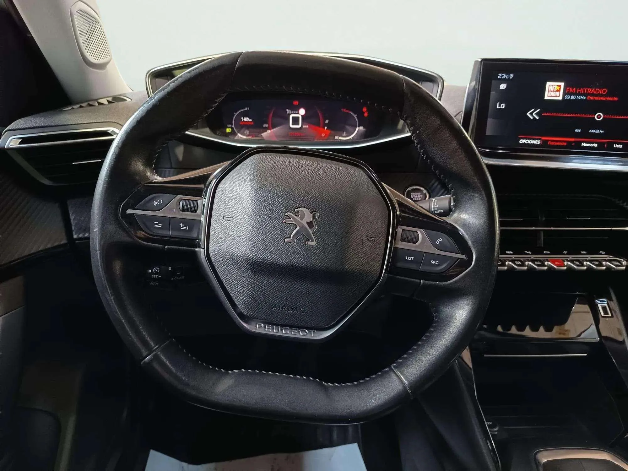 Peugeot 2008 Allure PureTech 130 BVM6 - foto 13