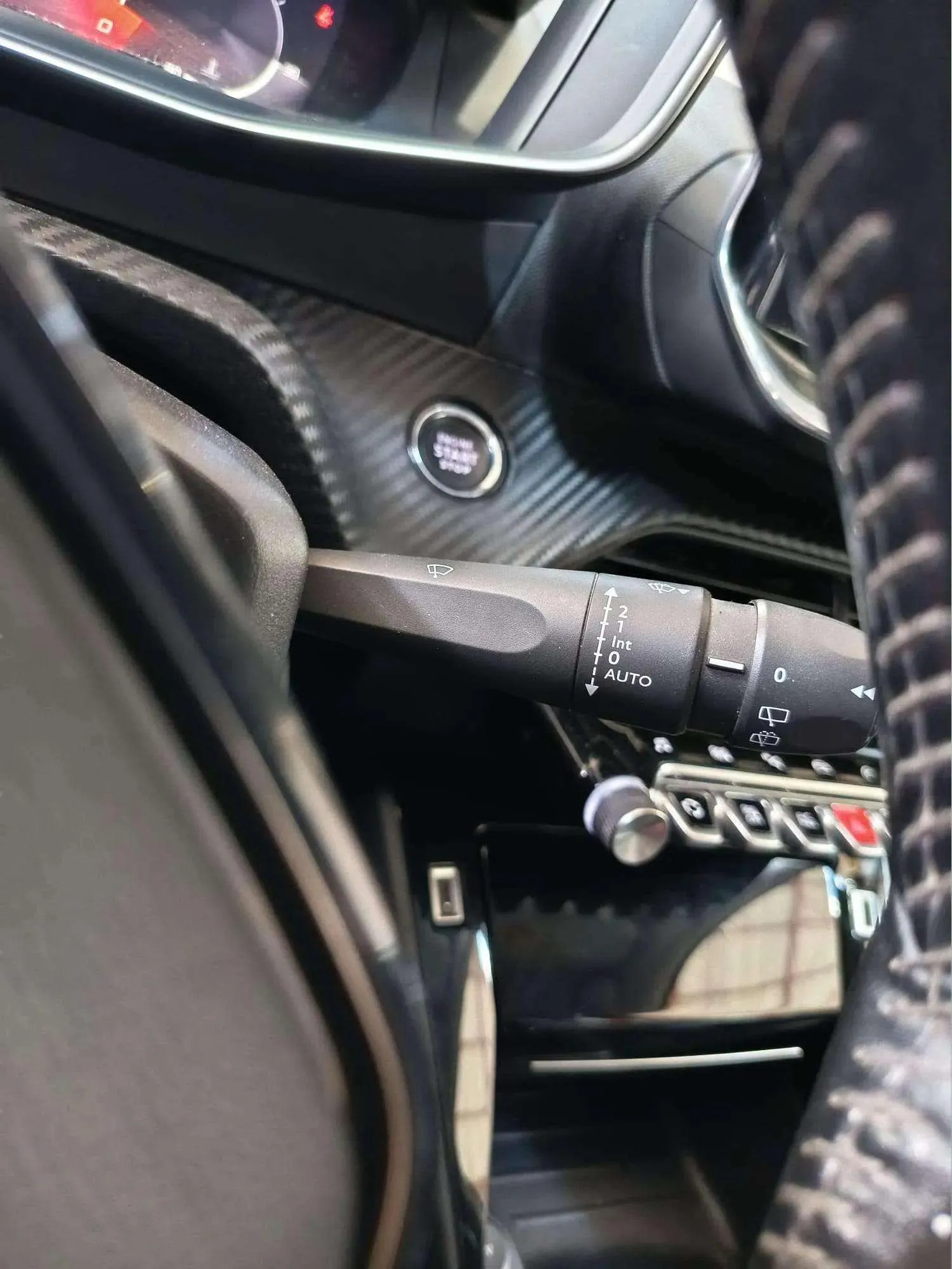 Peugeot 2008 Allure PureTech 130 BVM6 - foto 15