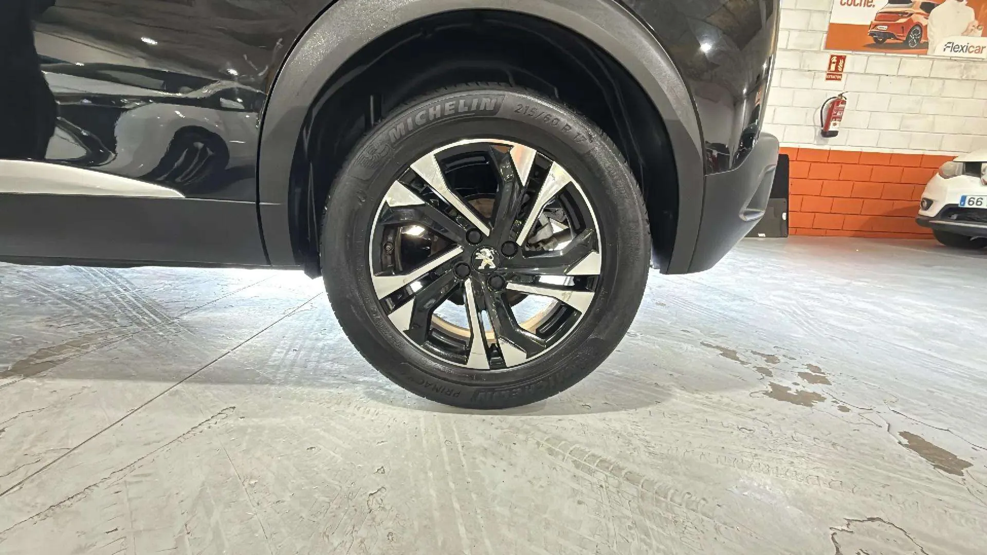 Peugeot 2008 Allure PureTech 130 BVM6 - foto 18