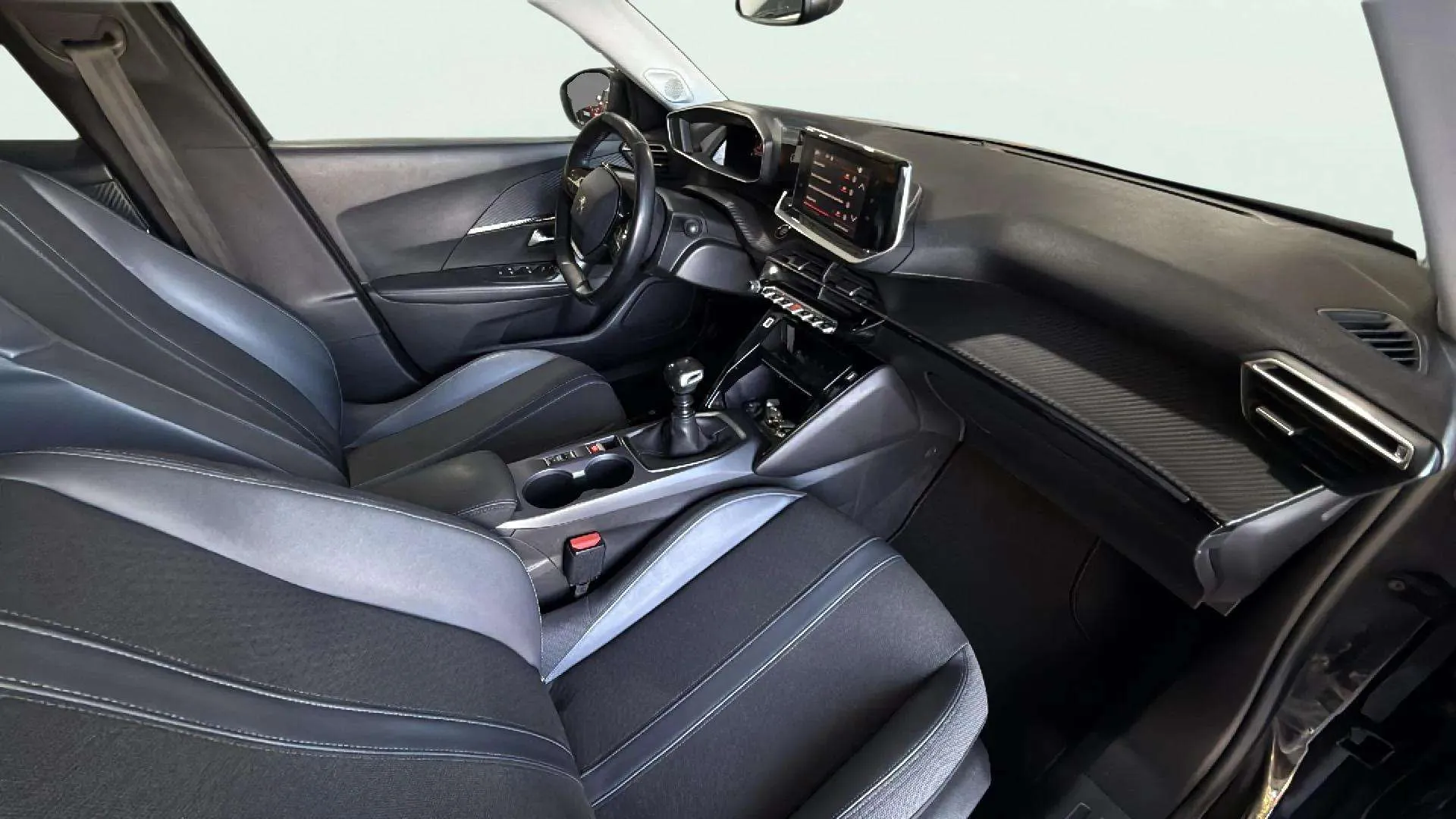 Peugeot 2008 Allure PureTech 130 BVM6 - foto 12